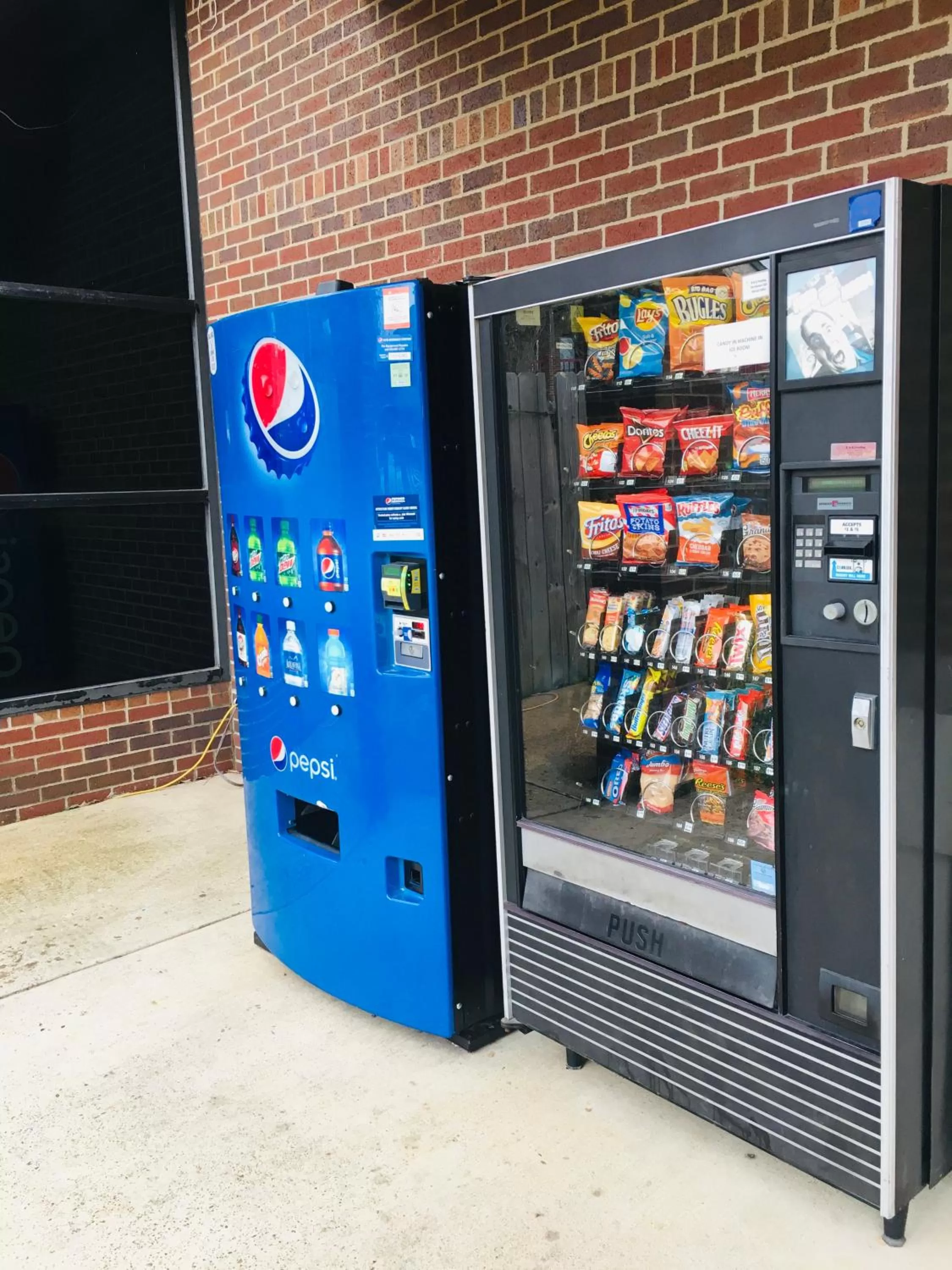 Supermarket/Shops in Ramada by Wyndham Batesville