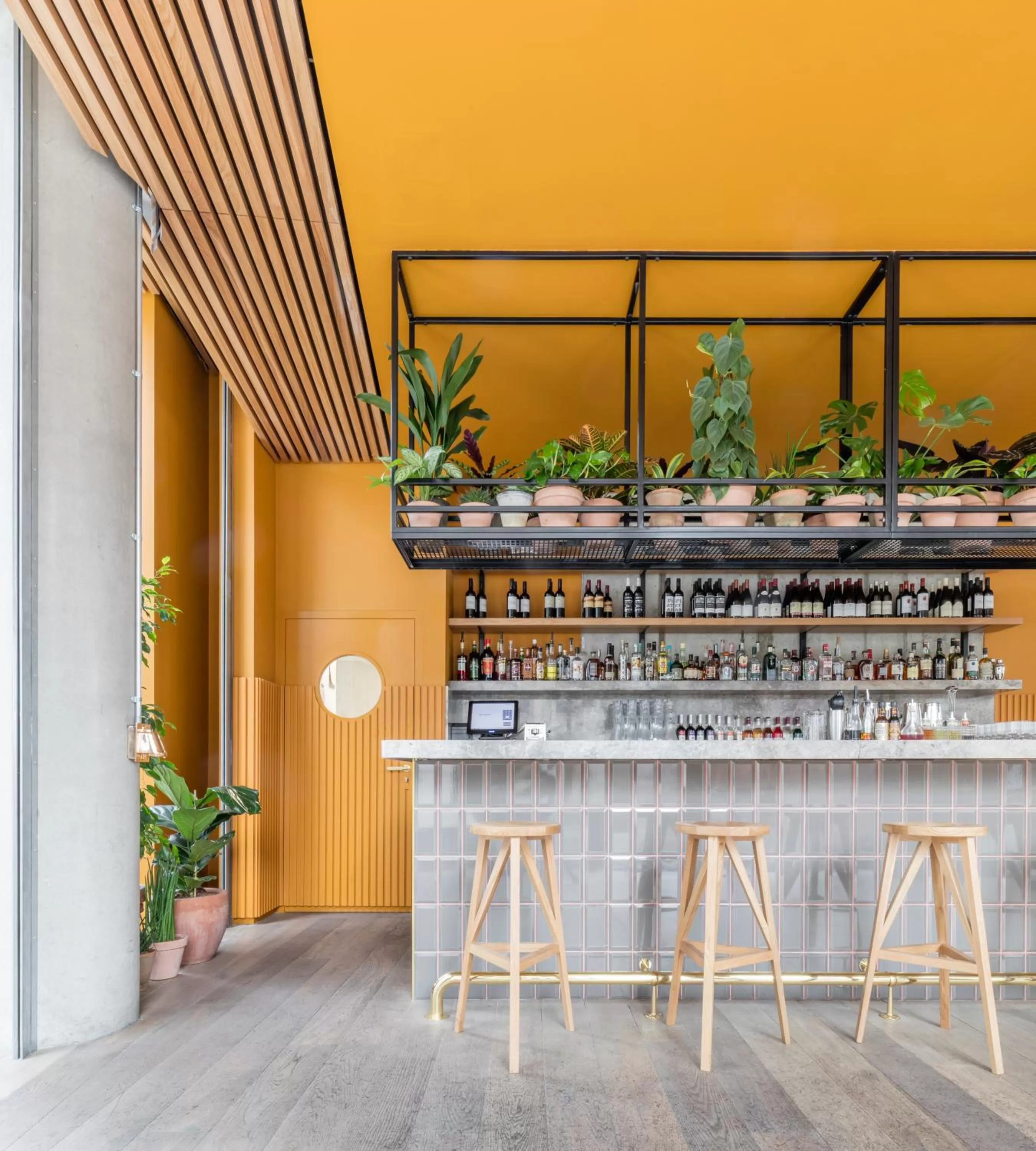 Lounge or bar in Leman Locke