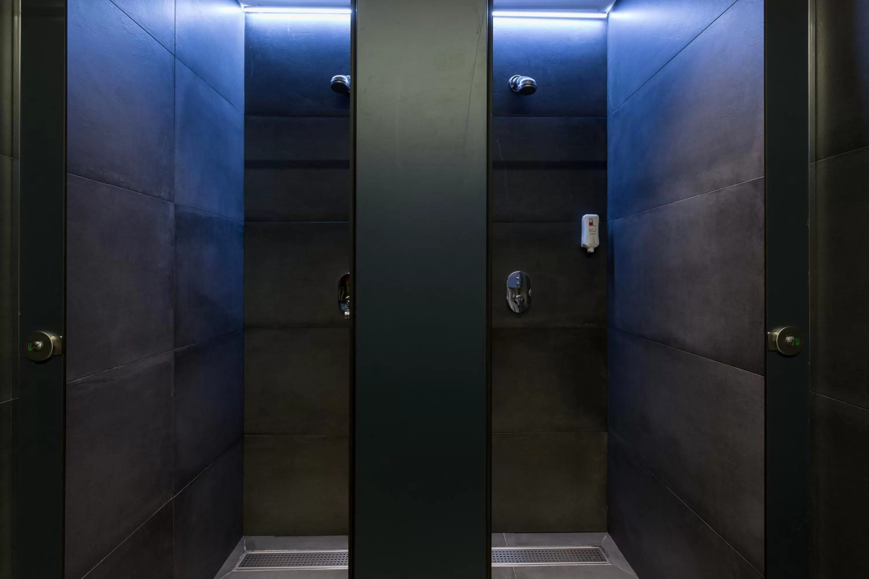 Shower in Airhostel Barcelona Airport 24h