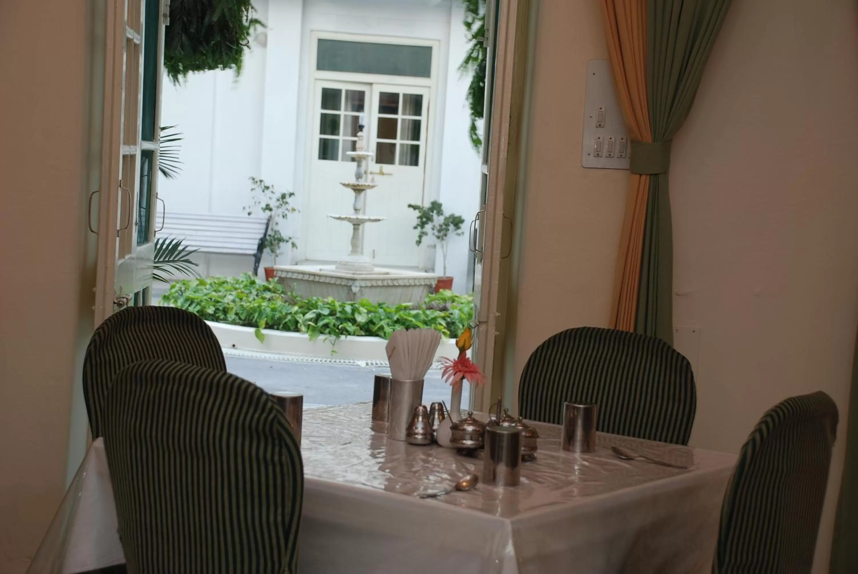 Restaurant/places to eat in Garden Hotel - Heritage by HRH Group of Hotels