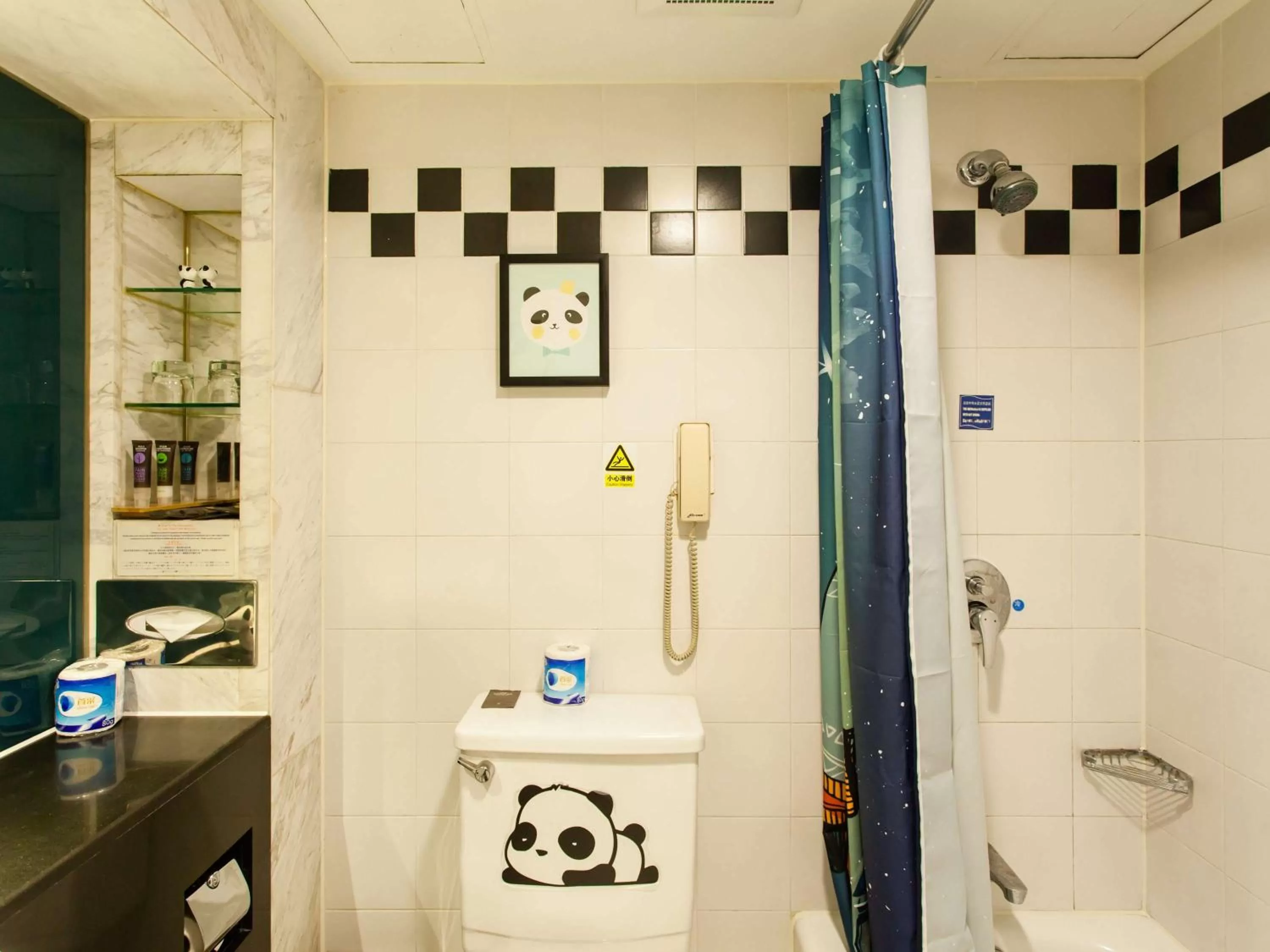 Photo of the whole room in Beijing XinQiao Hotel