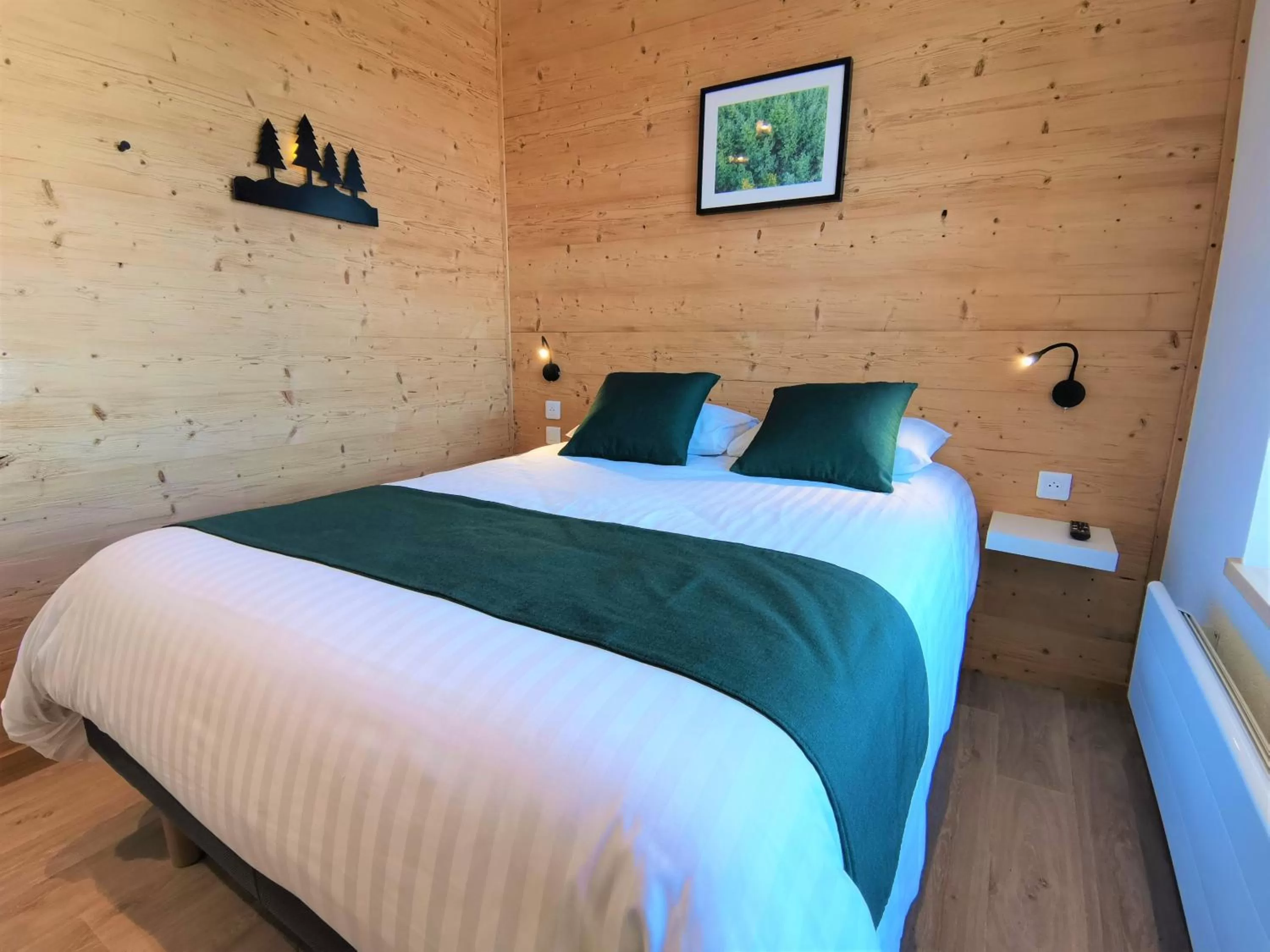 Photo of the whole room, Bed in Hotel Les Montagnards