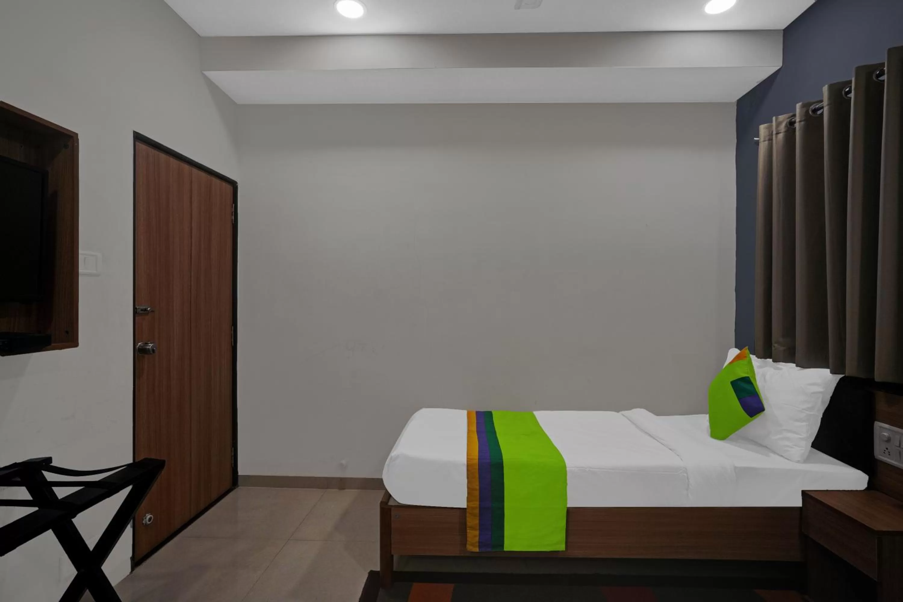 Bed in Treebo Trend Wow - Surat Station