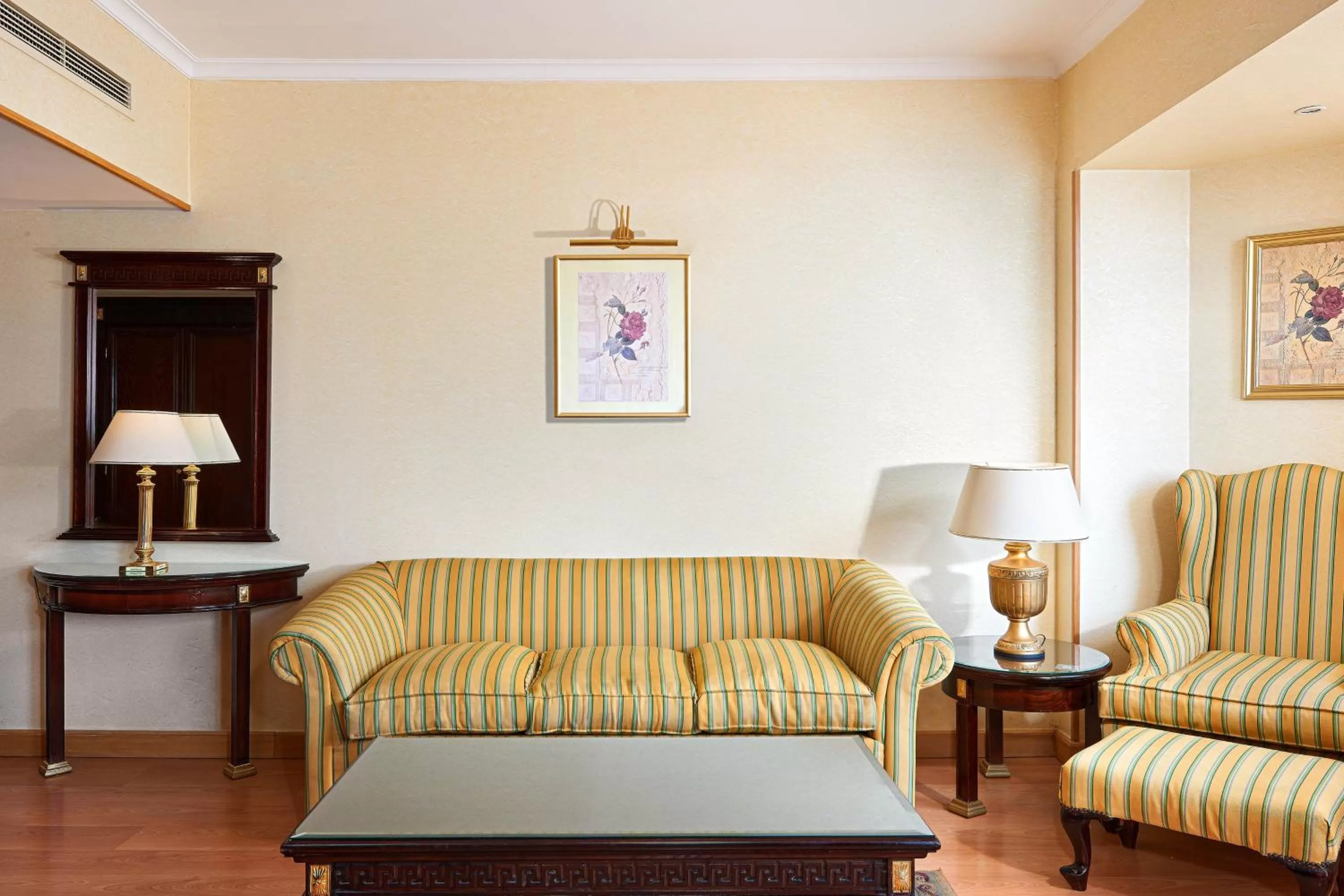 Living room in Sheraton Montazah Hotel