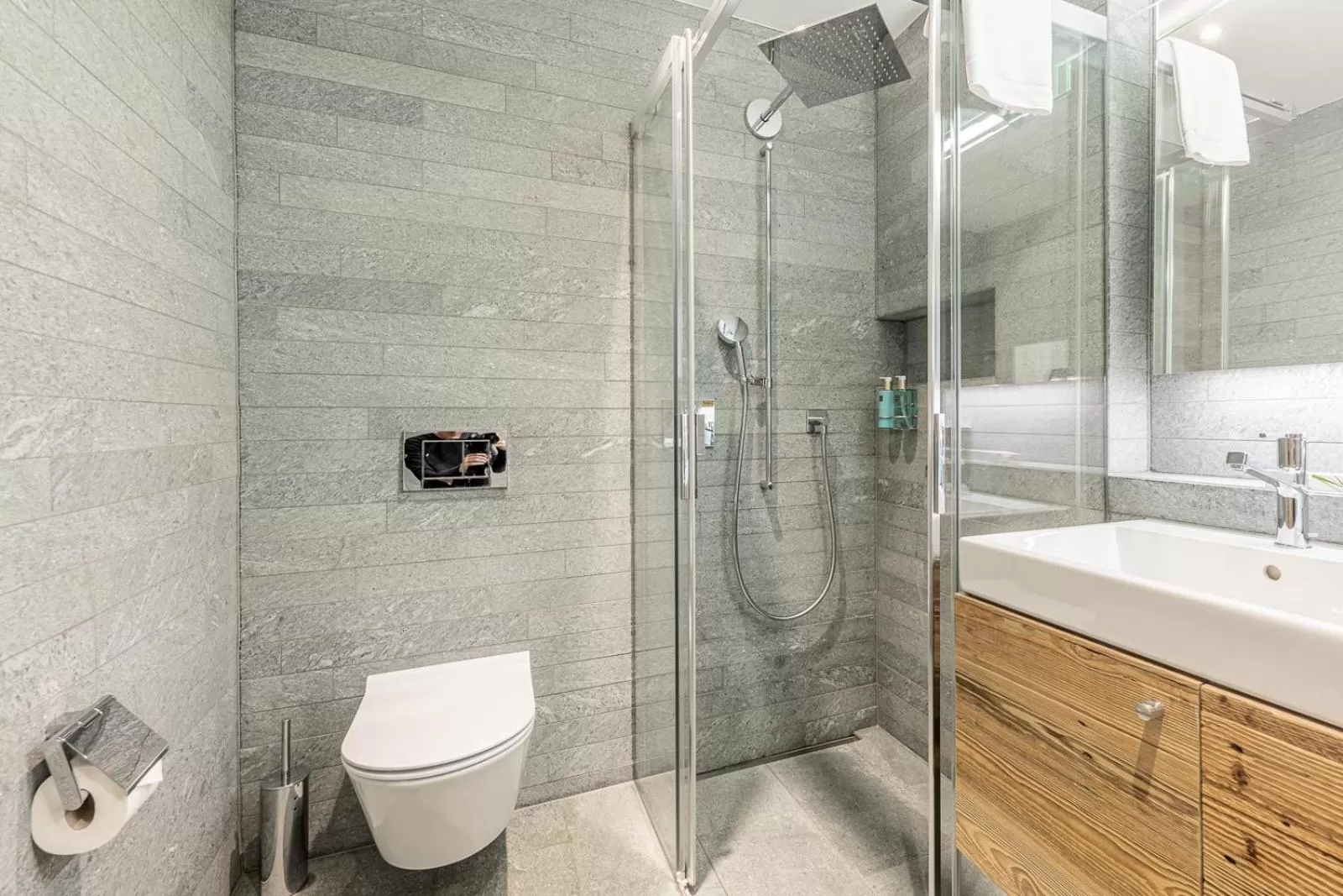 Toilet in Hotel Sarain Active Mountain Resort