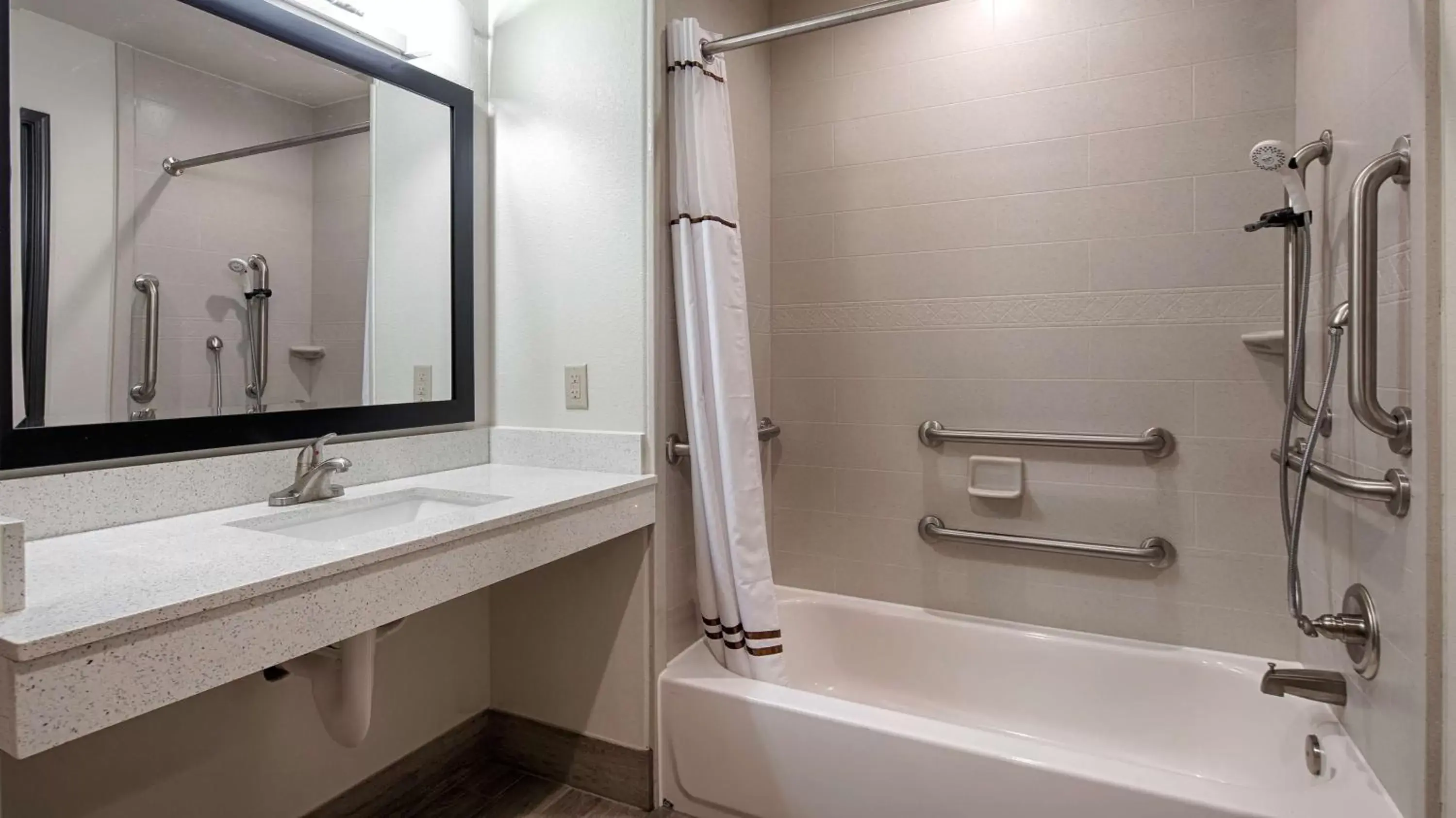 Queen Suite with with Two Queen Beds and Sofa Bed - Bath Tub/Disability Access in Best Western Plus Ardmore Inn & Suites Queen Suite with with Two Queen Beds and Sofa Bed - Bath Tub/Disability Access in Best Western Plus Ardmore Inn & Suites