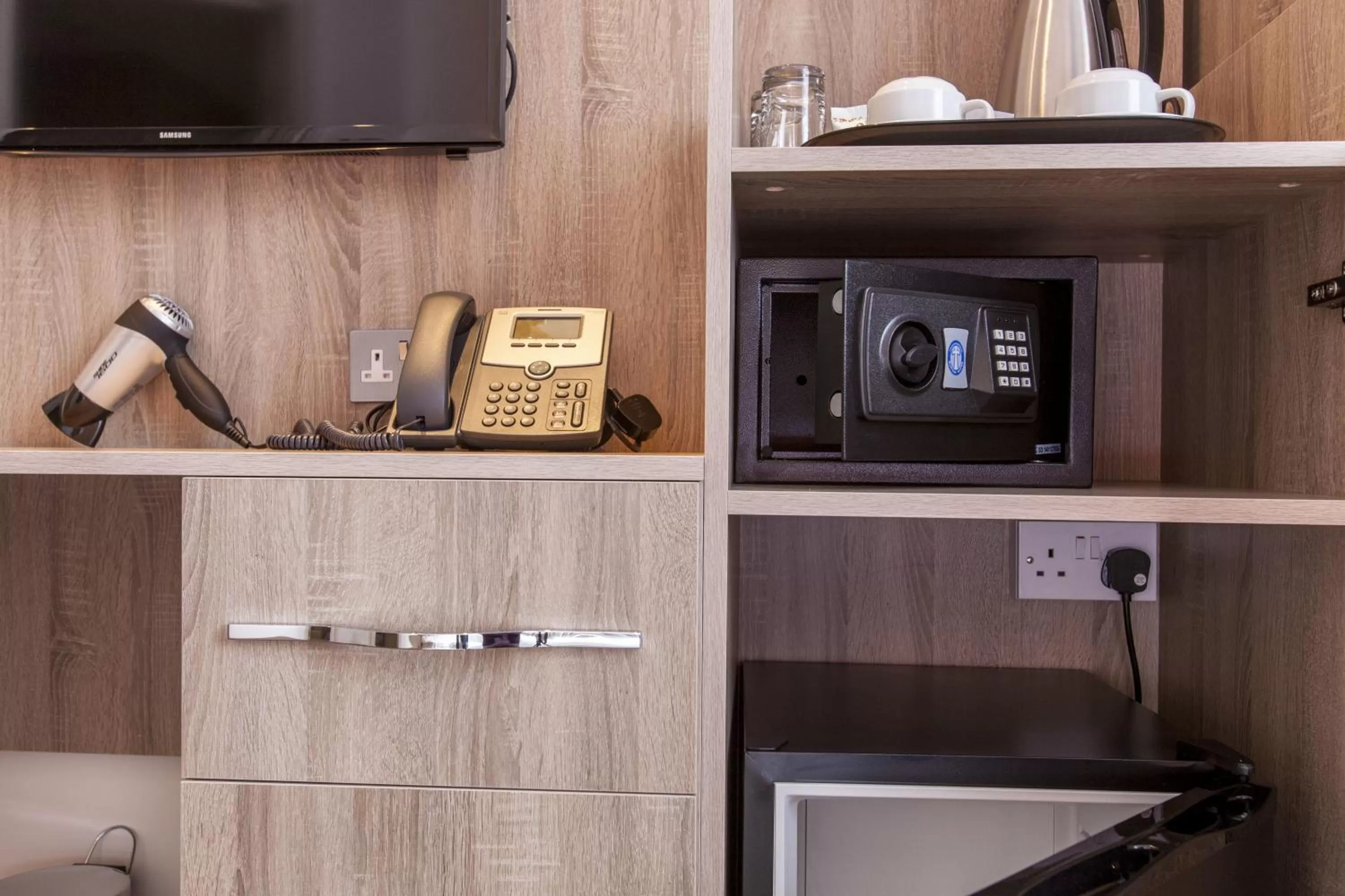 TV and multimedia in Hotel Shepherds Bush London