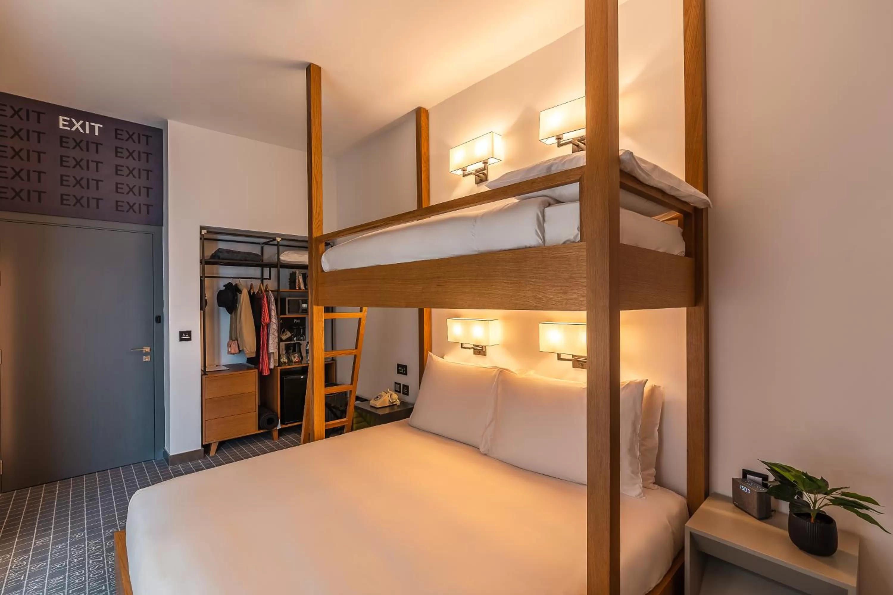 bunk bed, Bed in Studio One Hotel