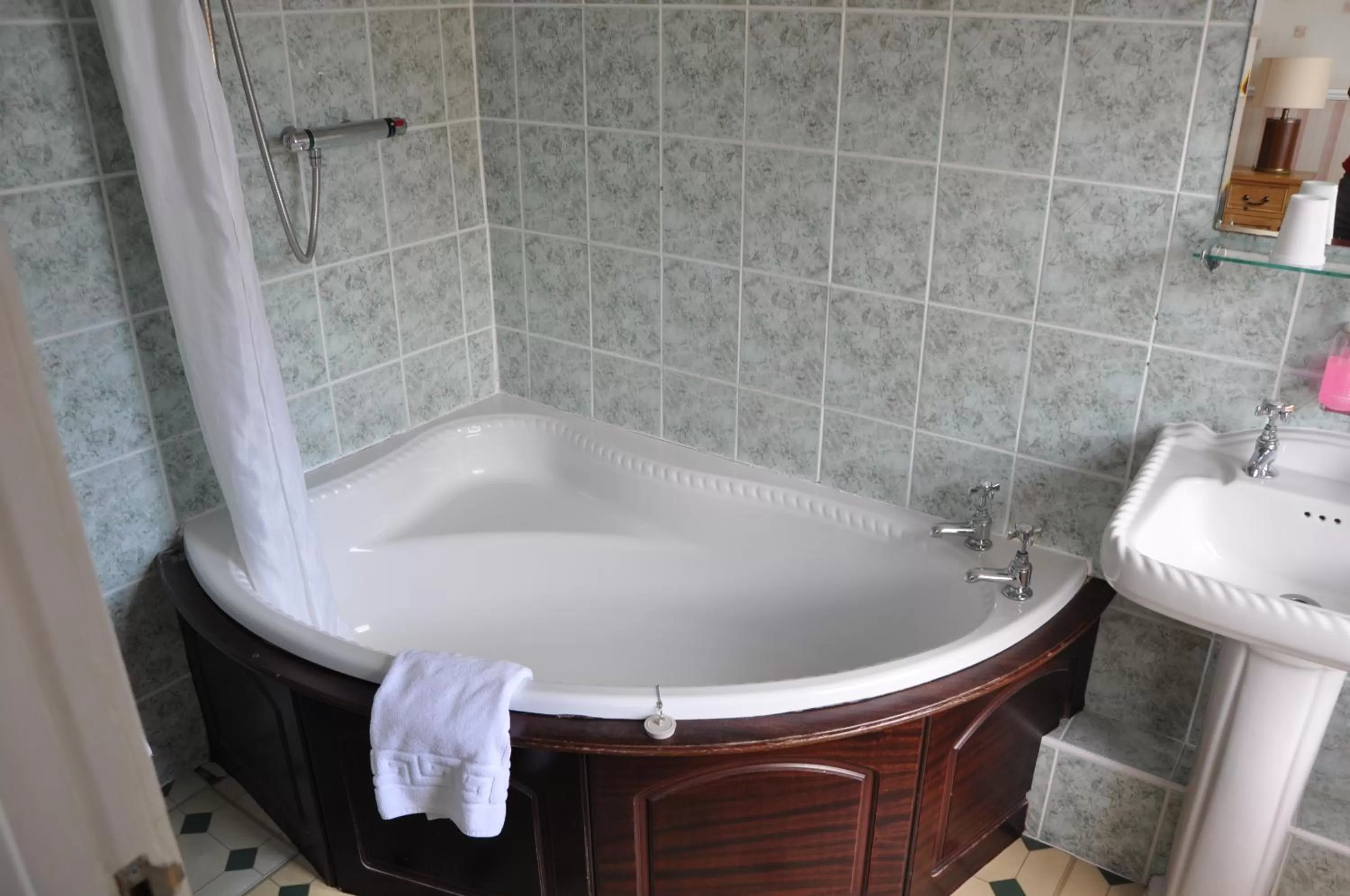 Bathroom in Hotel Celebrity Bournemouth East Cliff by Villare hotels