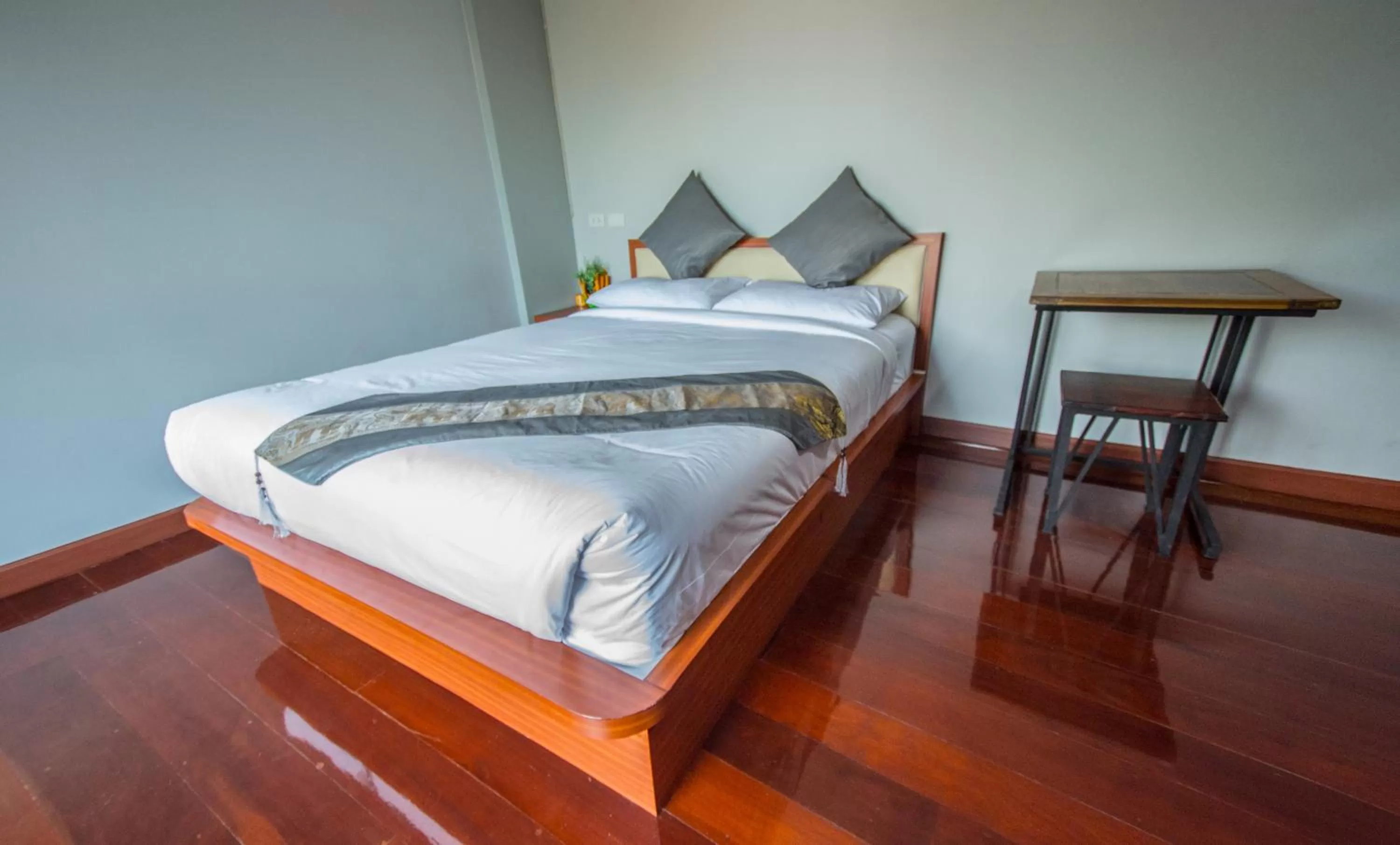 Bed in Na Siri Lake View