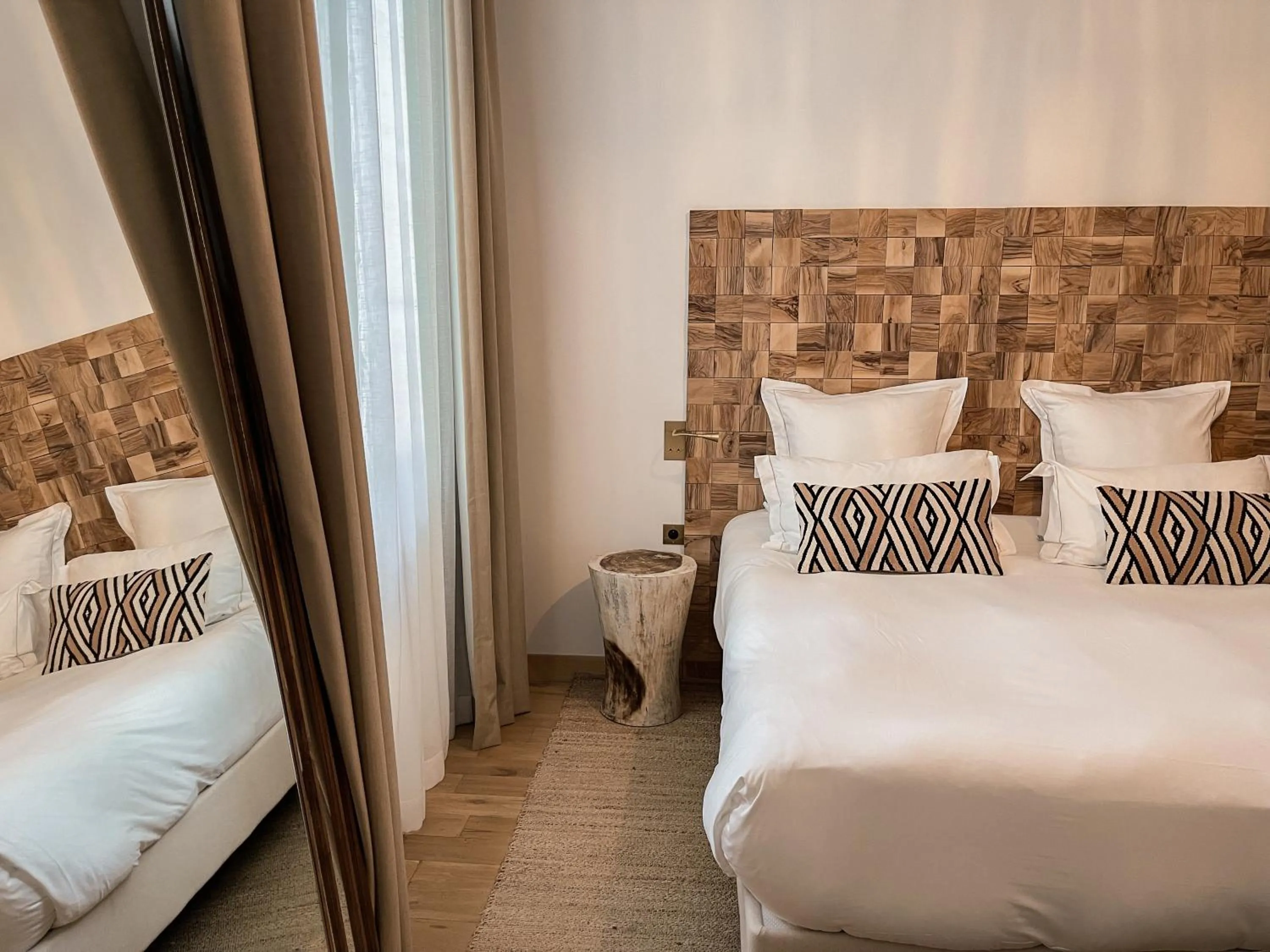 Bed in Hôtel Le Saint Remy & Spa