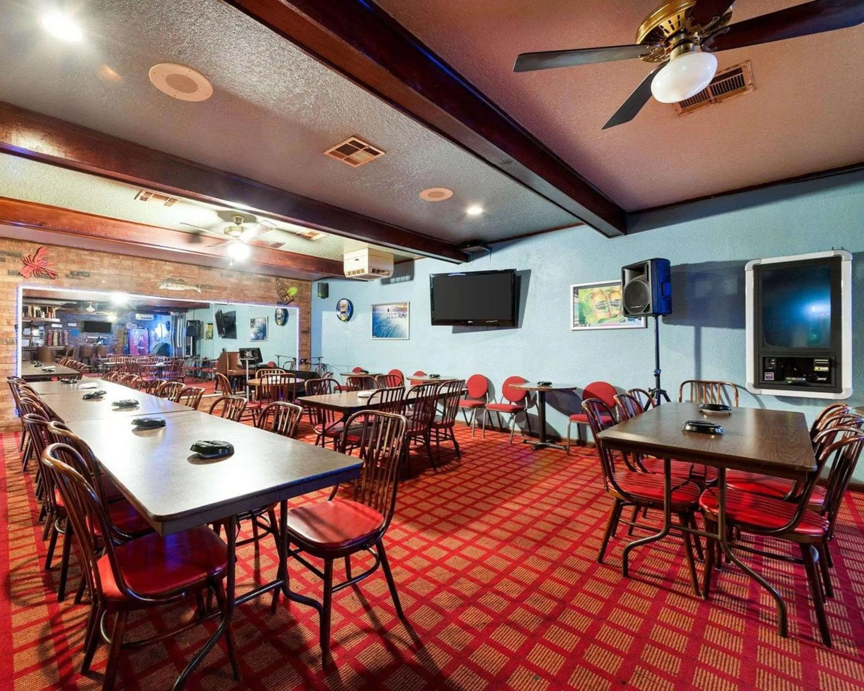 Lounge or bar in Rodeway Inn Jasper