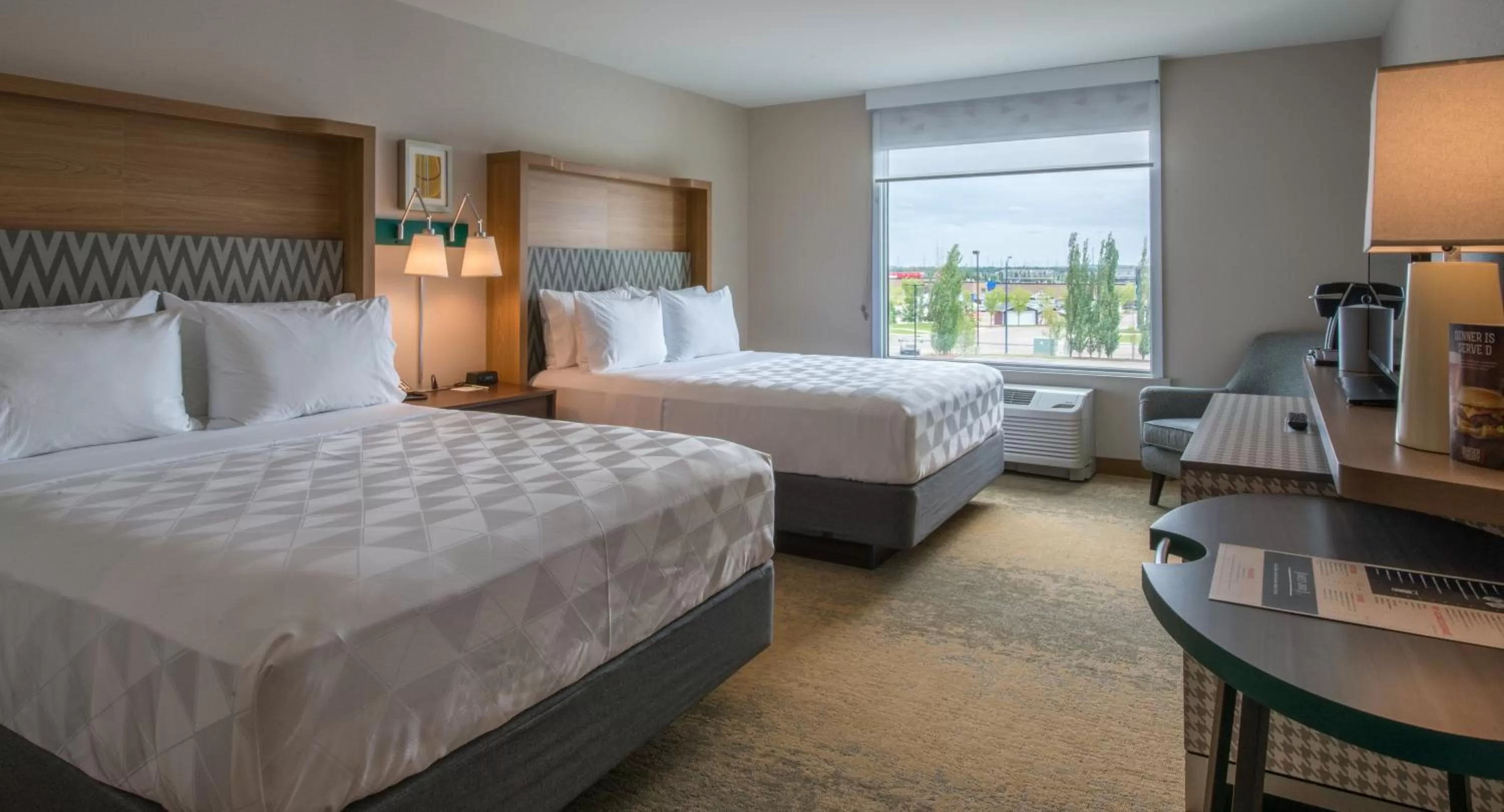 Photo of the whole room, Bed in Holiday Inn Edmonton South - Evario Events by IHG