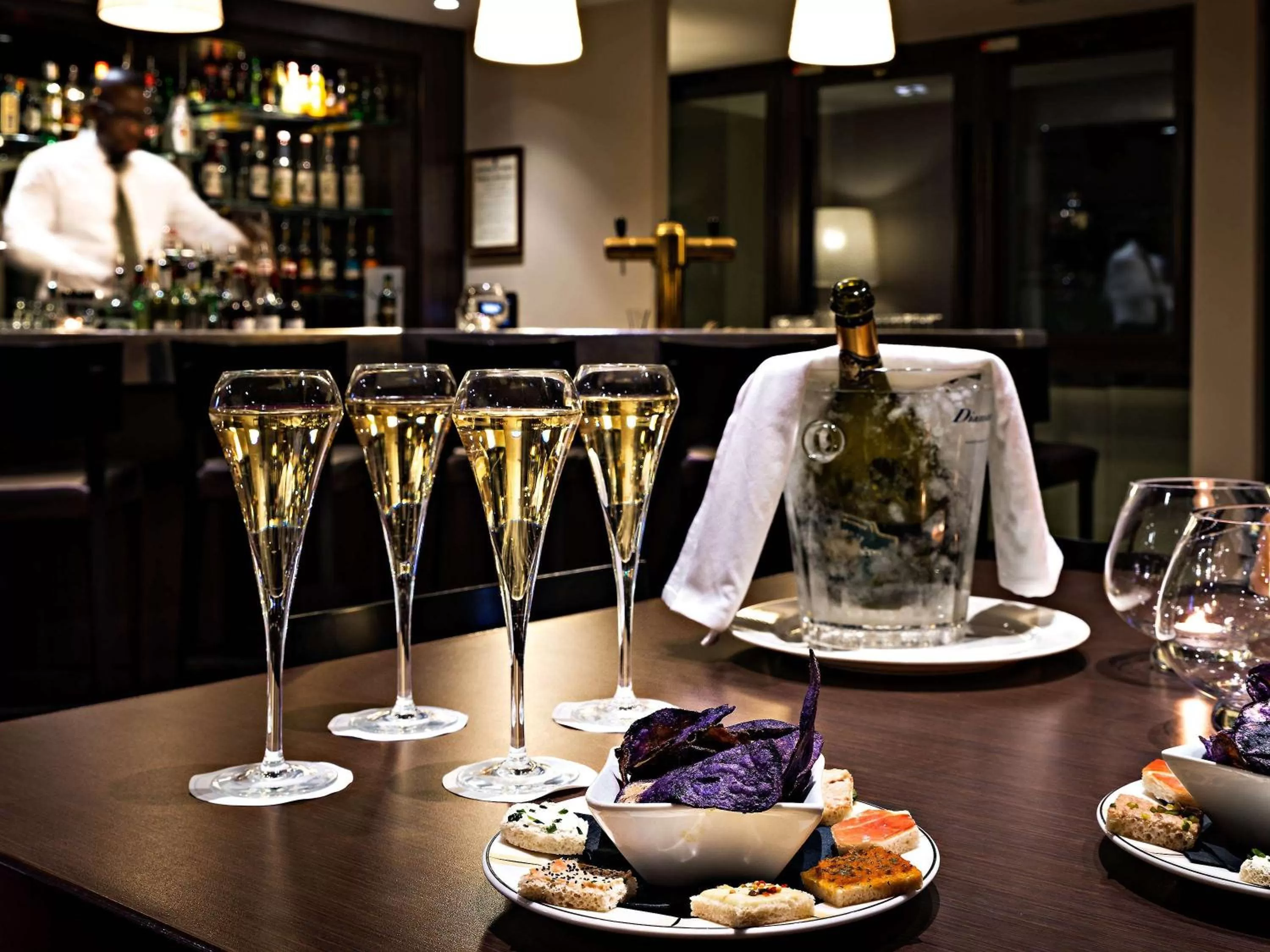 Lounge or bar, Restaurant/Places to Eat in Mercure Reims Centre Cathédrale