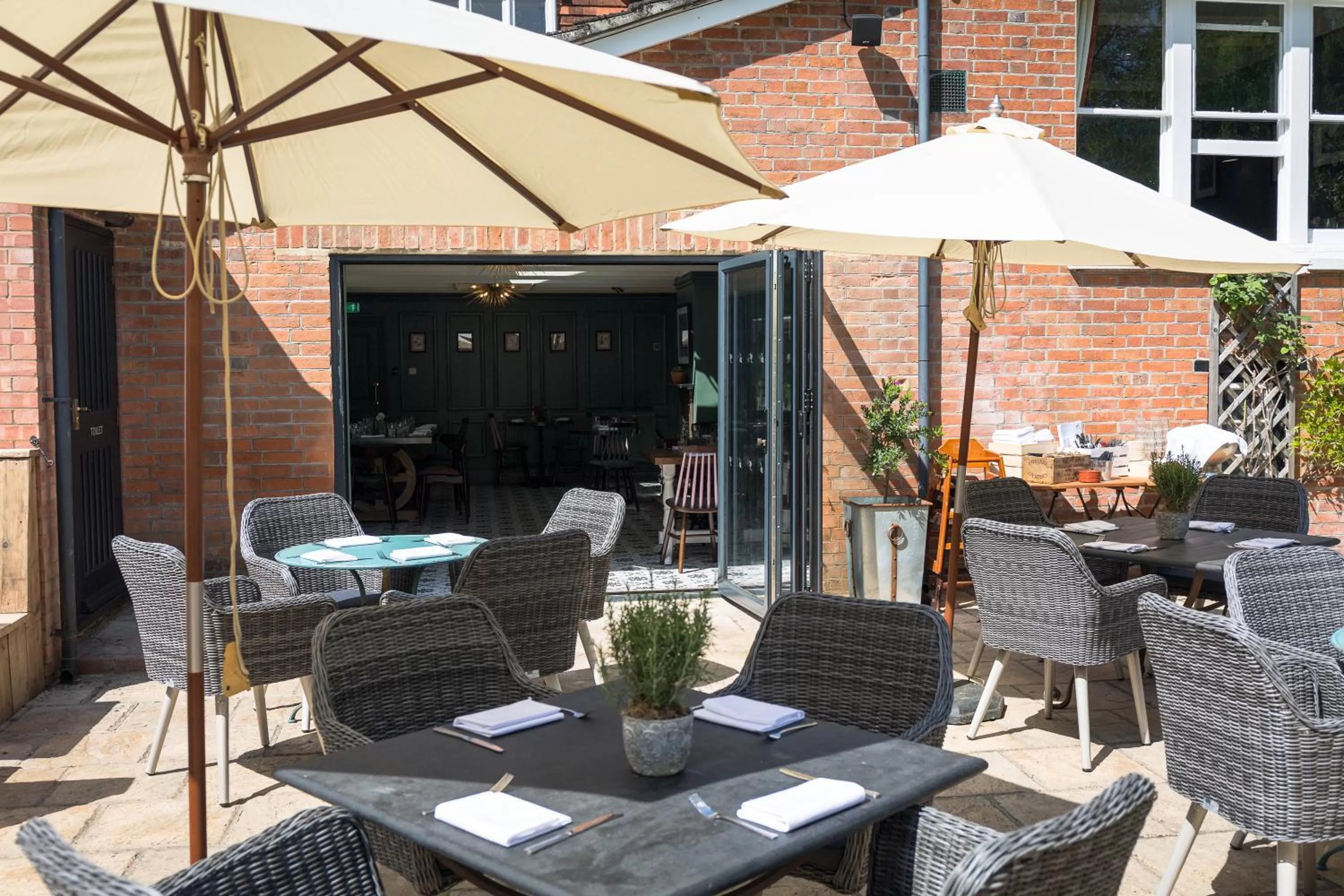 Restaurant/places to eat in The Dundas Arms