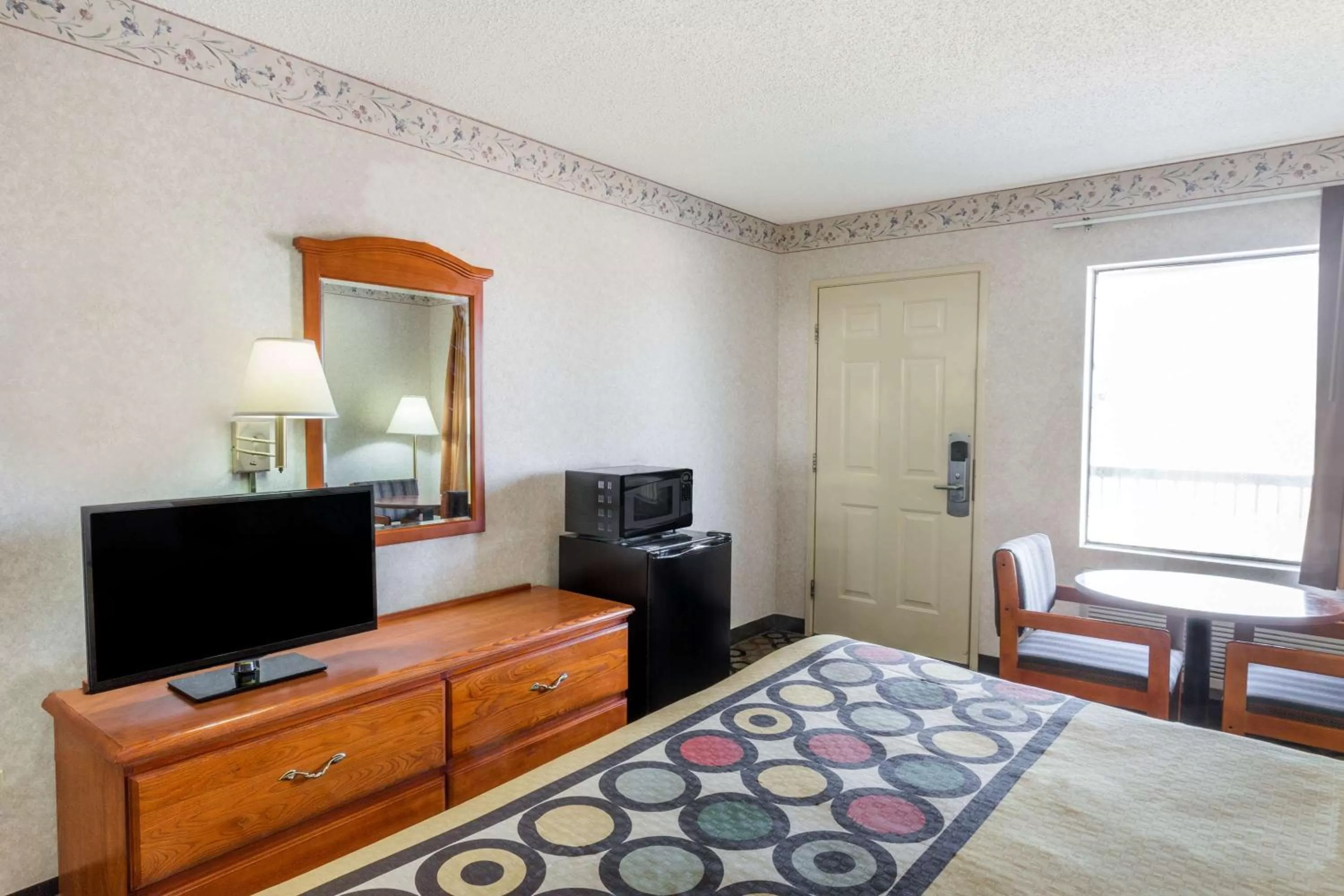 King Room - Mobility Access/Non-Smoking in Super 8 by Wyndham Ashburn