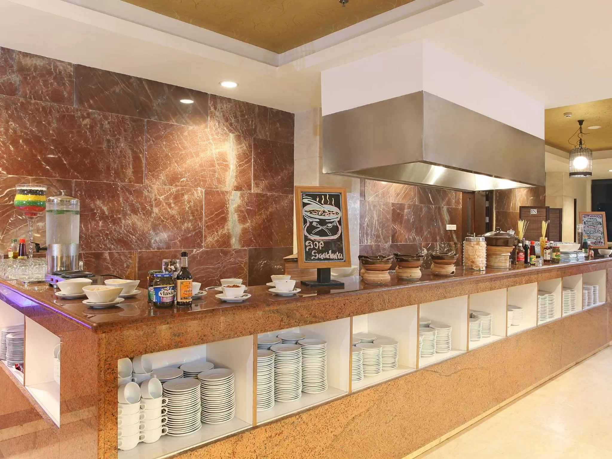 Restaurant/places to eat in Swiss-Belhotel Makassar