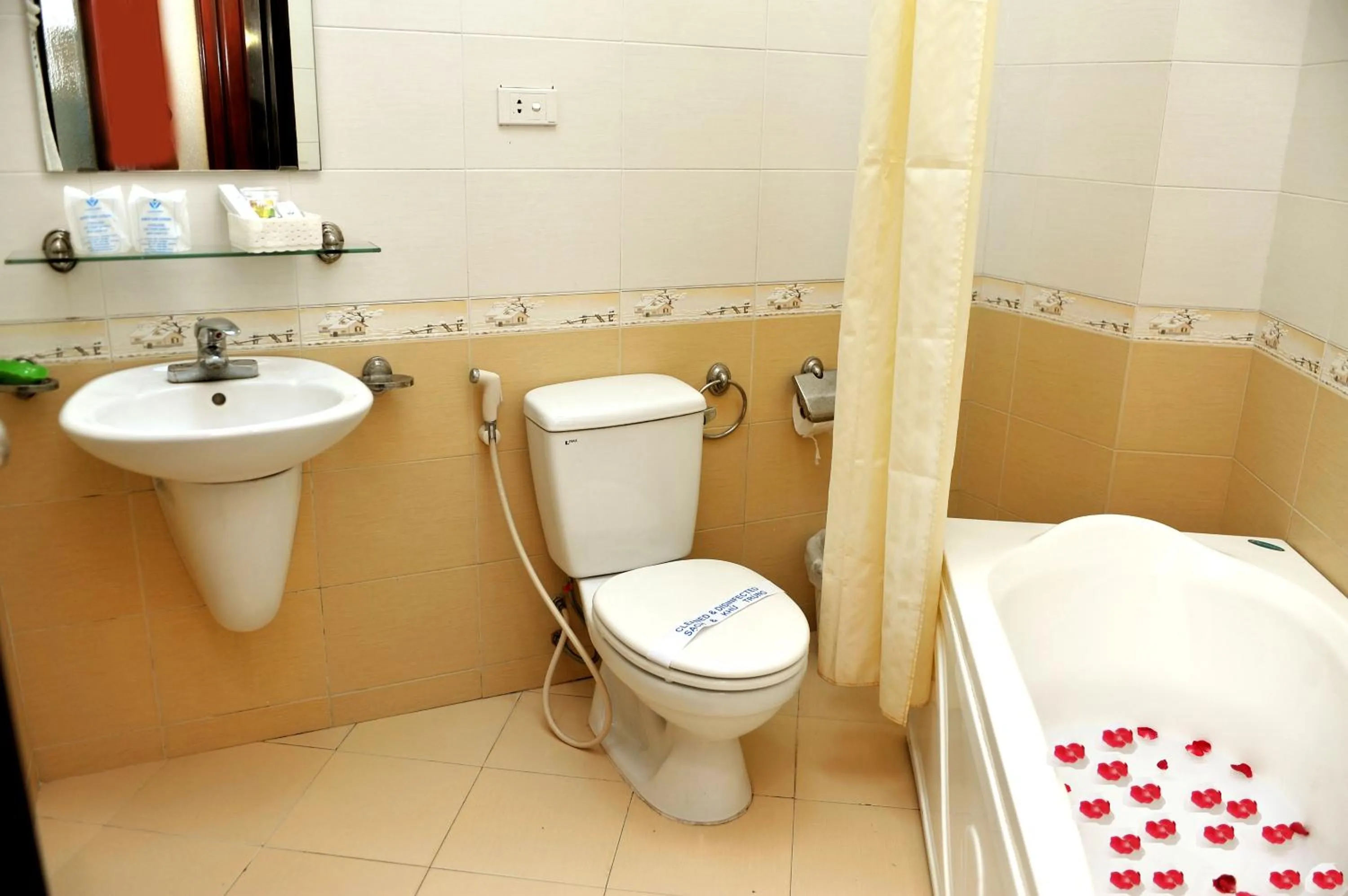 Shower in Hanoi Luxury Hotel