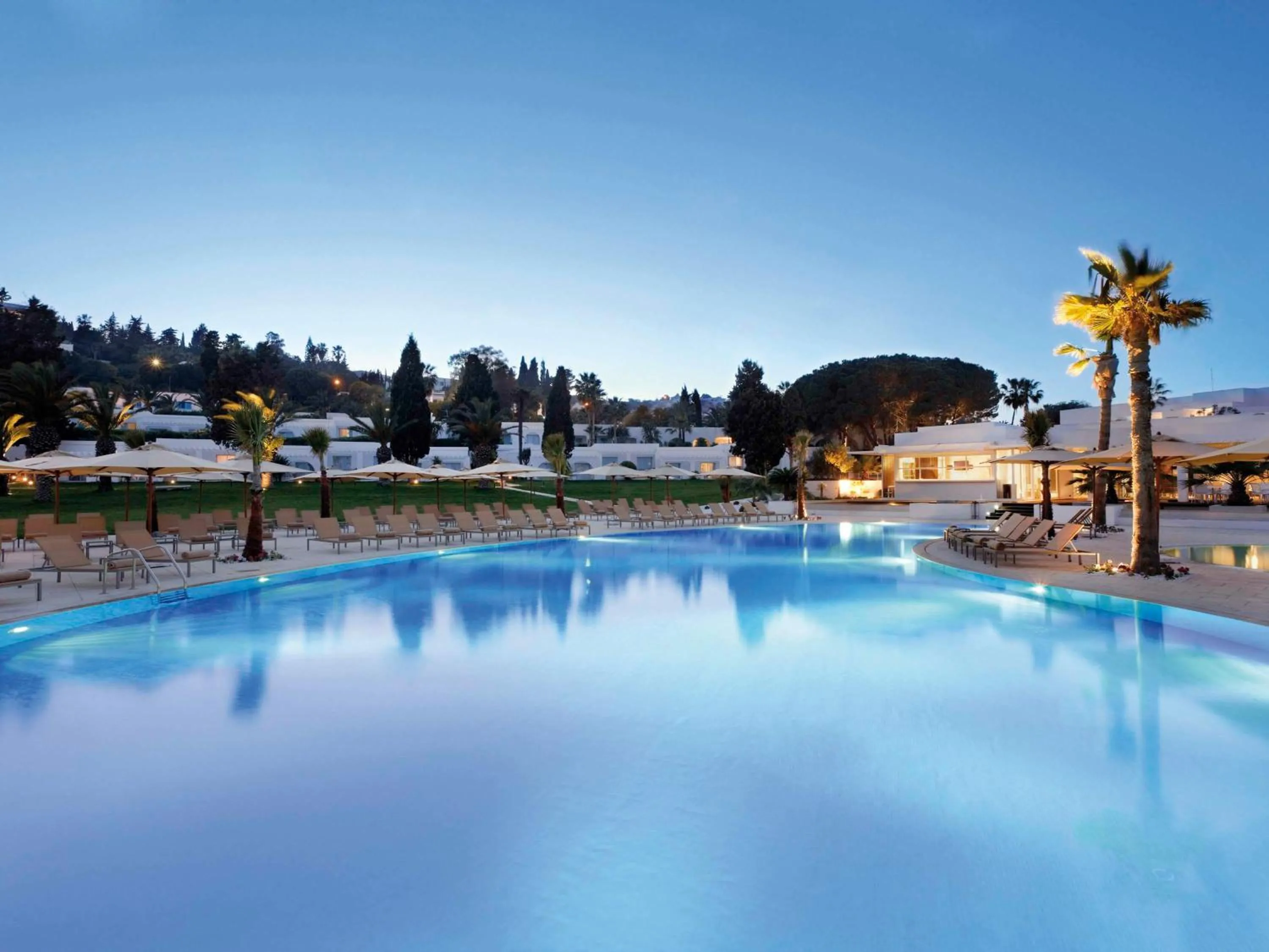 Swimming pool in Mövenpick Hotel Gammarth Tunis