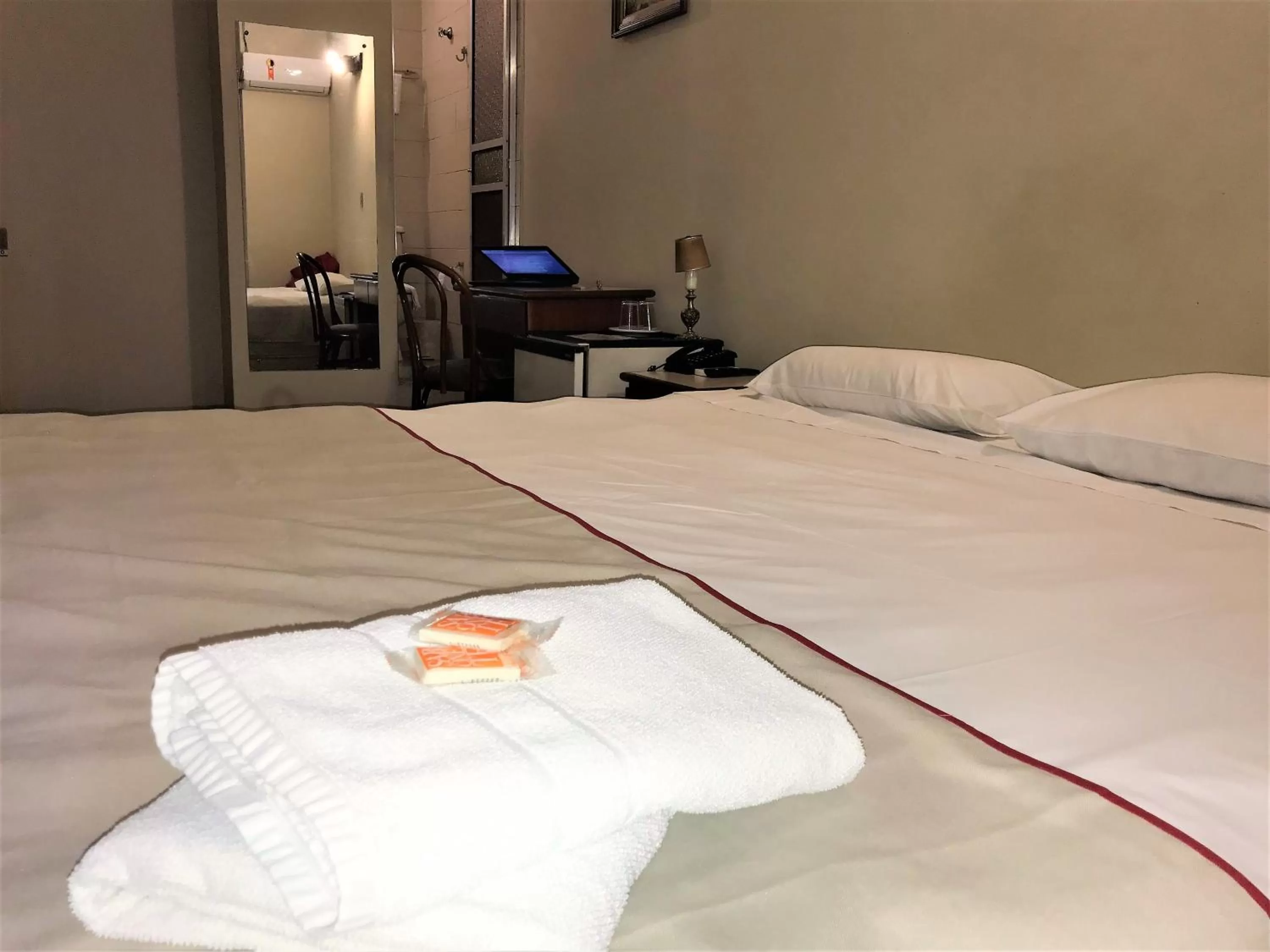 Bedroom, Bed in Hotel São Jorge São Paulo - Próximo a 25 de março, região do Brás, fácil acesso ao Expo Center Norte e Mercado Municipal SP