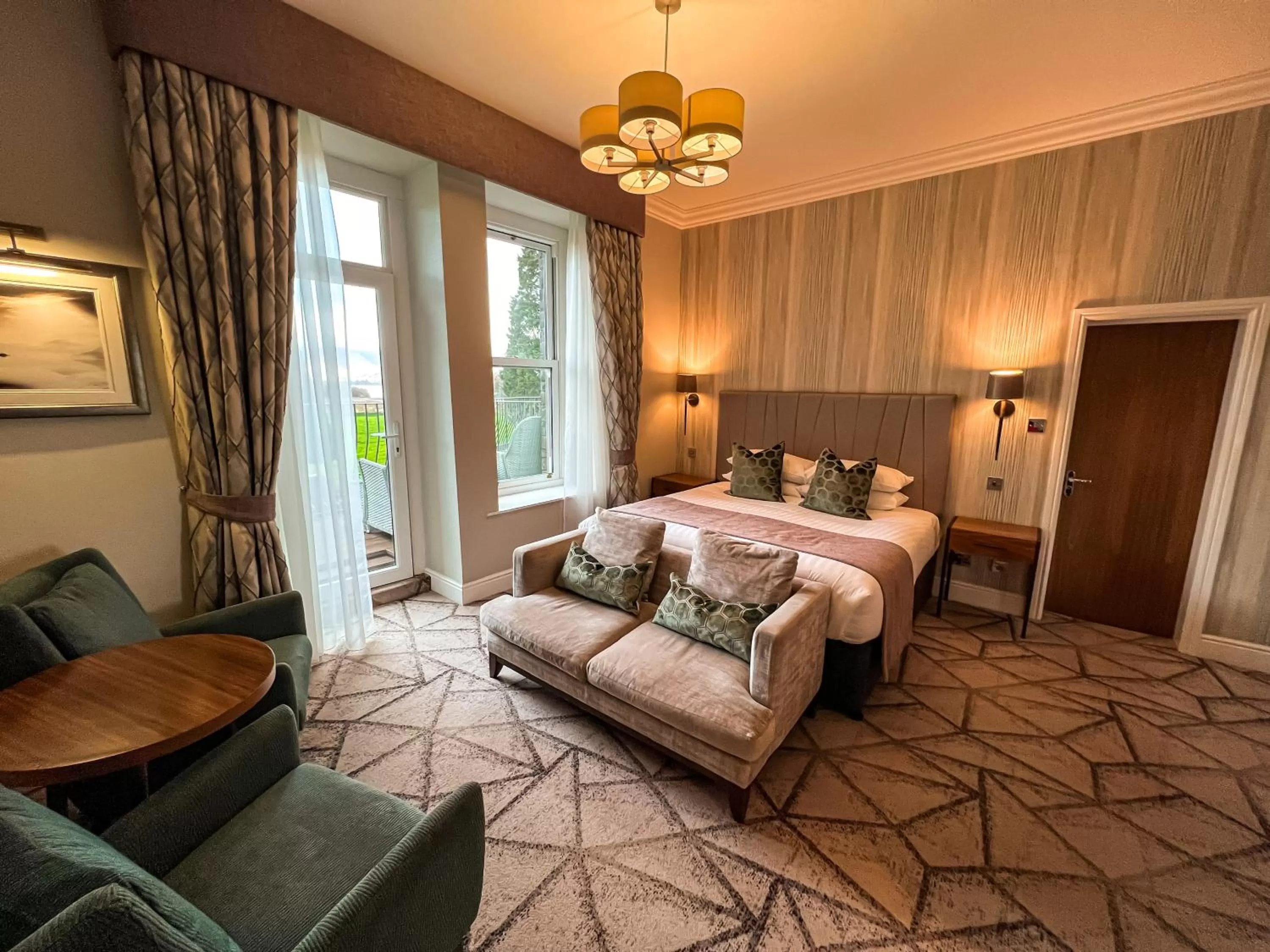 Bed in Lodore Falls Hotel & Spa