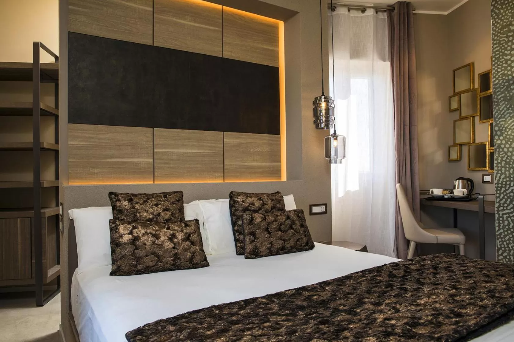 Photo of the whole room, Bed in Milestone