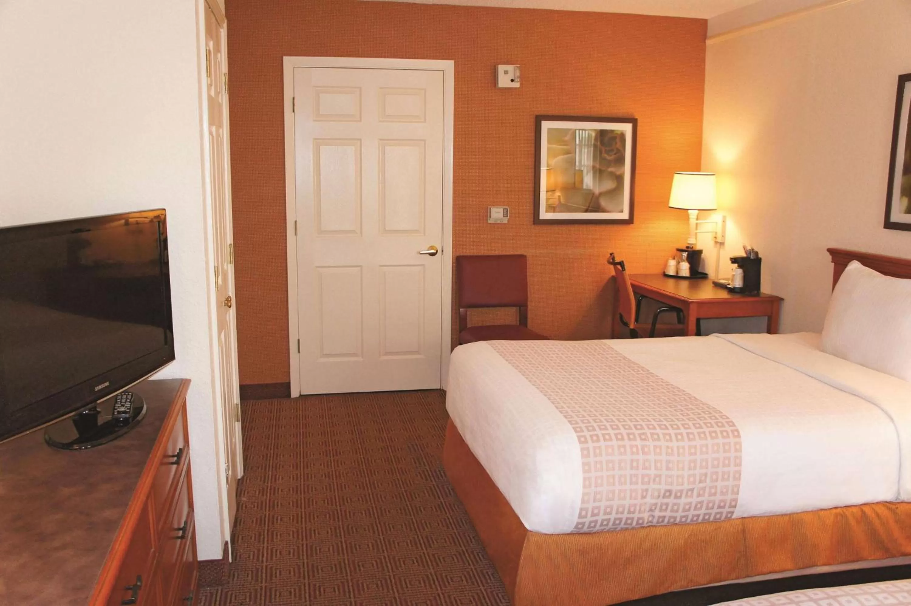 Photo of the whole room in Baymont by Wyndham San Antonio South Park