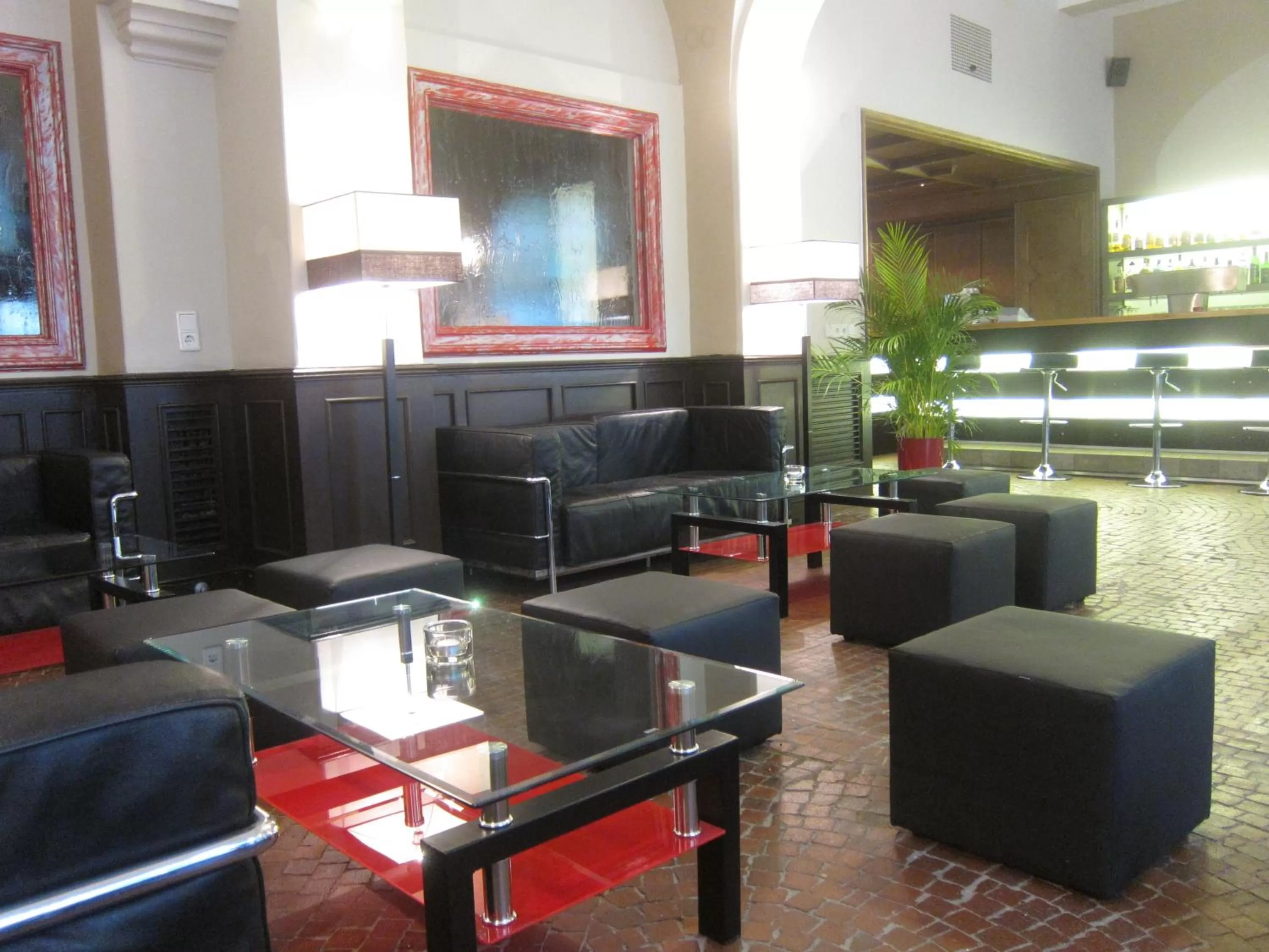 Restaurant/places to eat in Bon-Apart