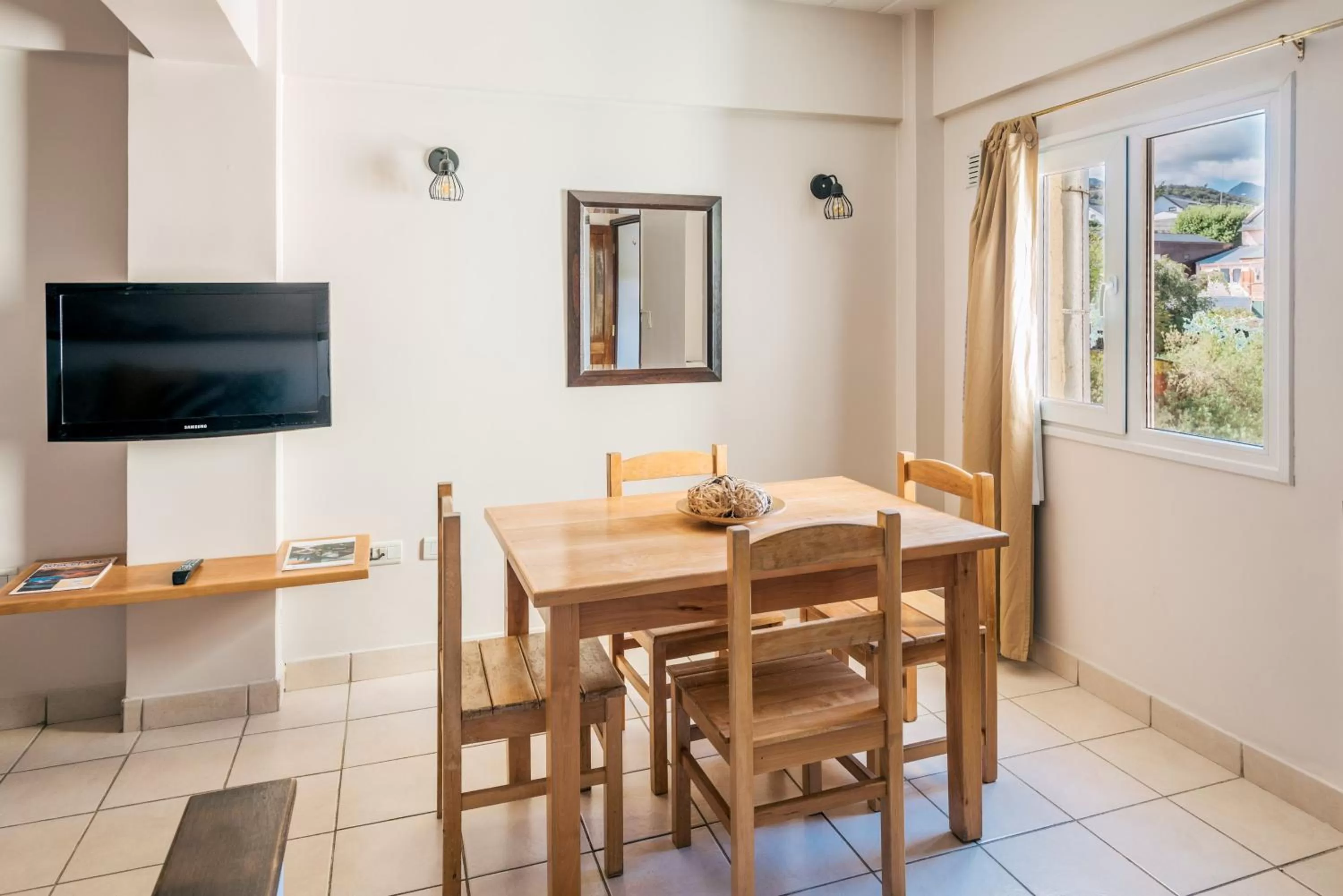 TV and multimedia, Dining Area in Riviera Fueguina Apartments