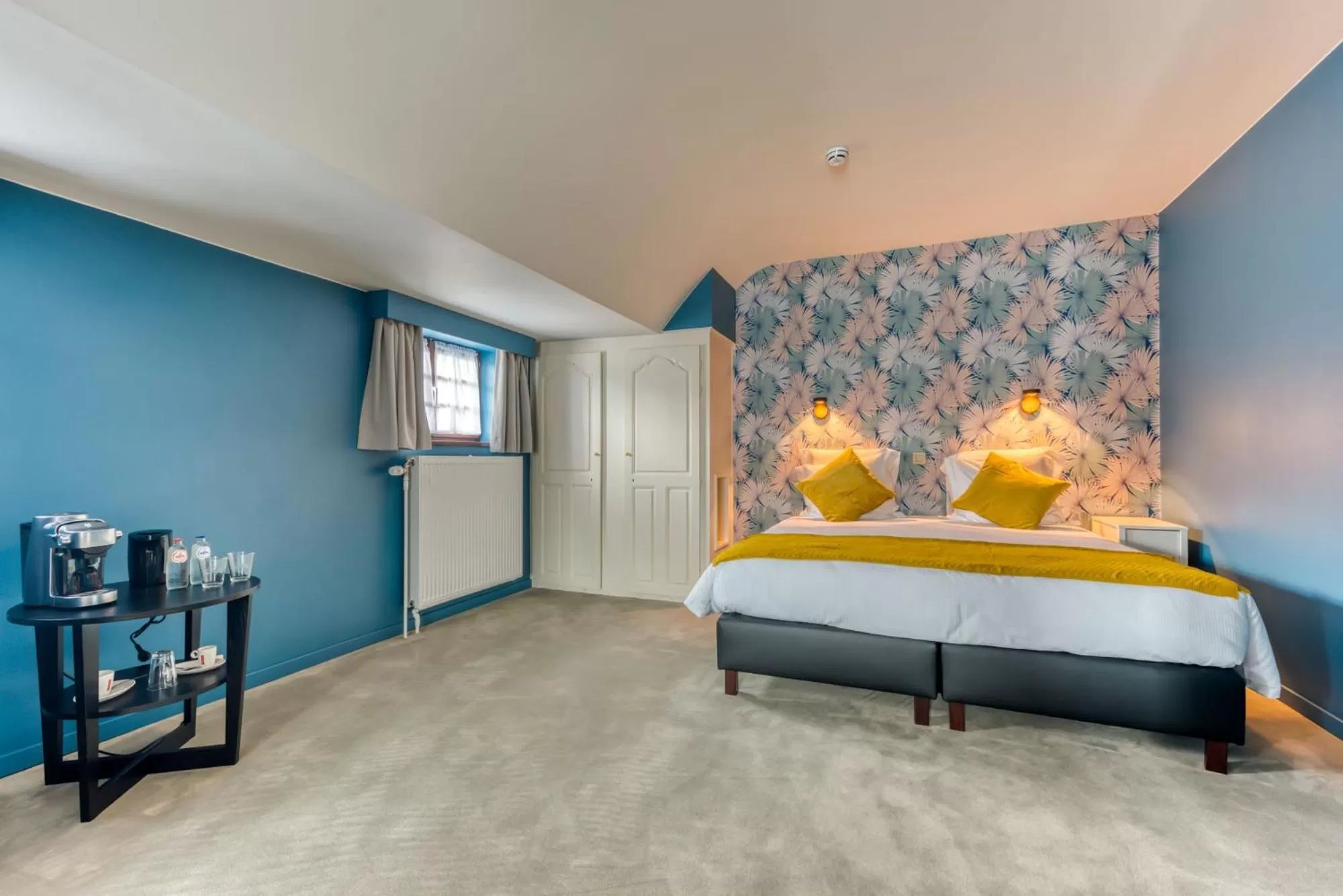 Bed in Hôtel Imperi'Ale