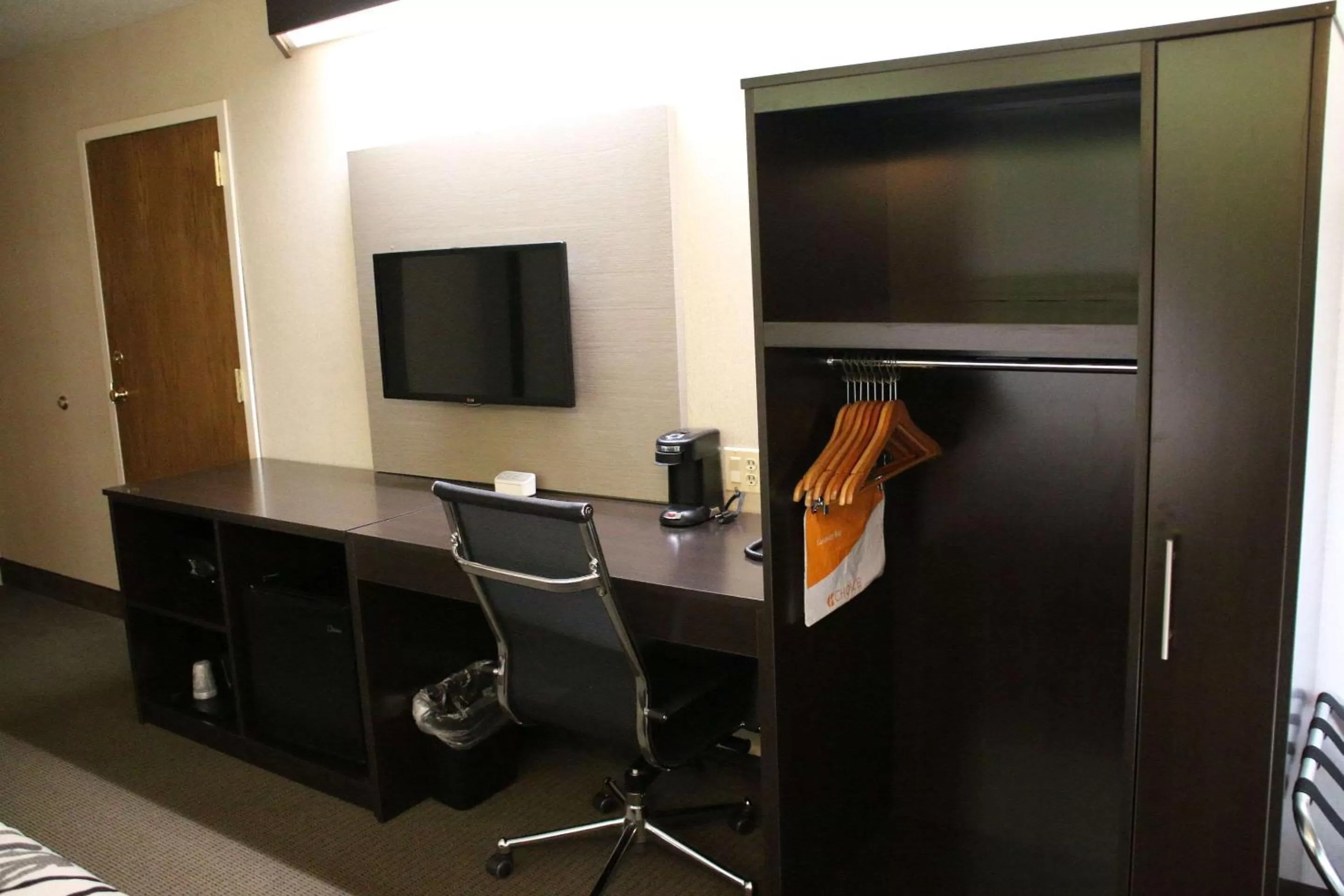 Photo of the whole room in Sleep Inn near Great Lakes Naval Base