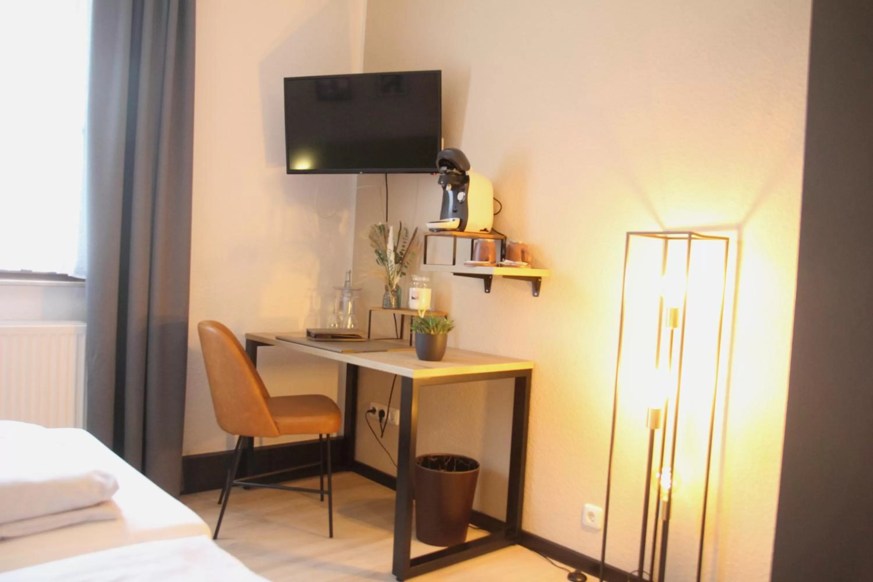 Coffee/tea facilities, Bed in zeitlos Hotel und Restaurant am Fuchsbach