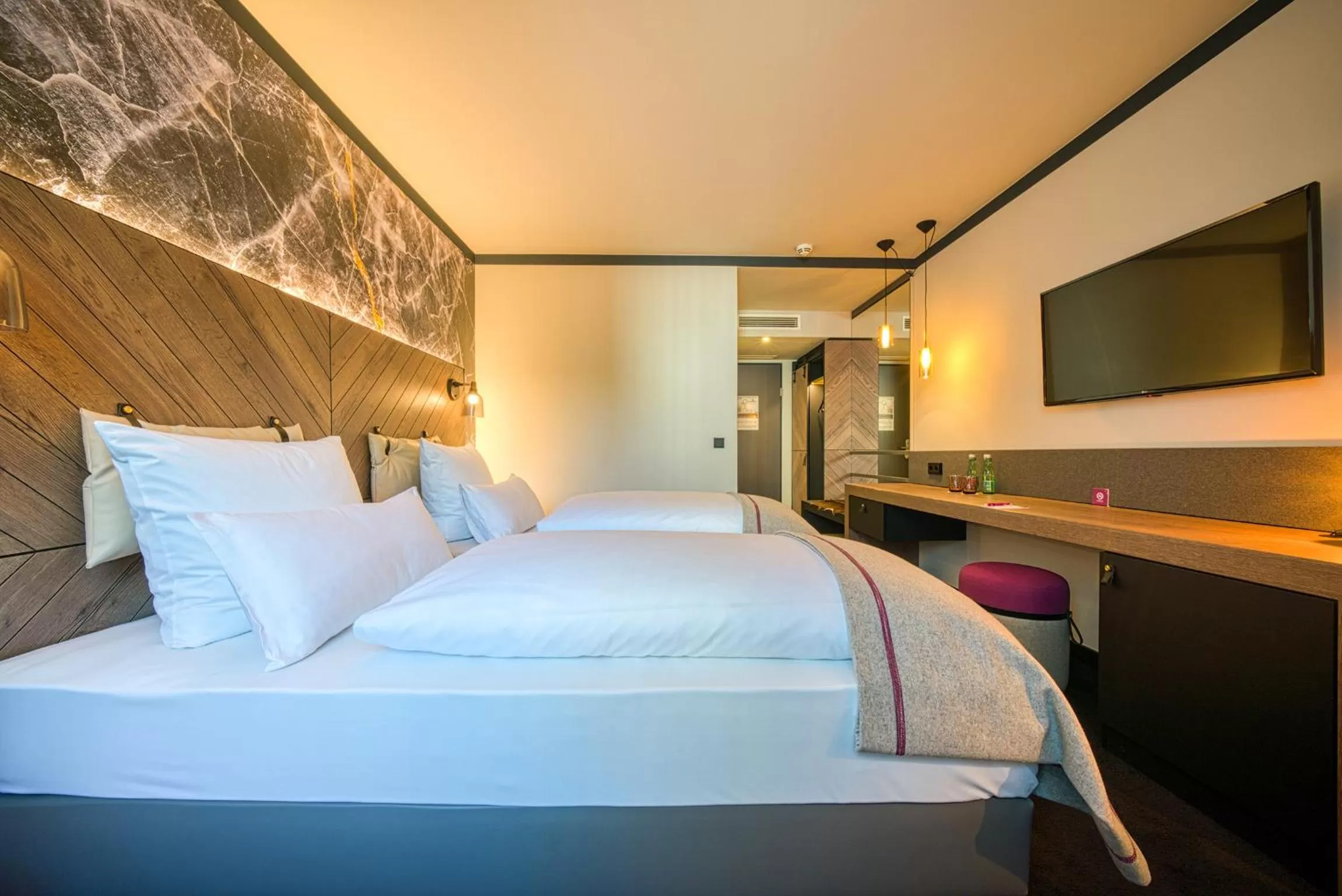 Photo of the whole room, Bed in FourSide Hotel Salzburg Messe, Trademark Collection by Wyndham