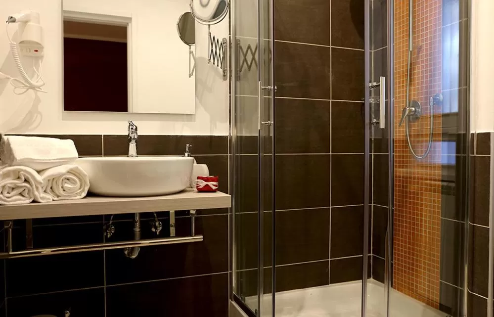 Bathroom in Le Coq Suites