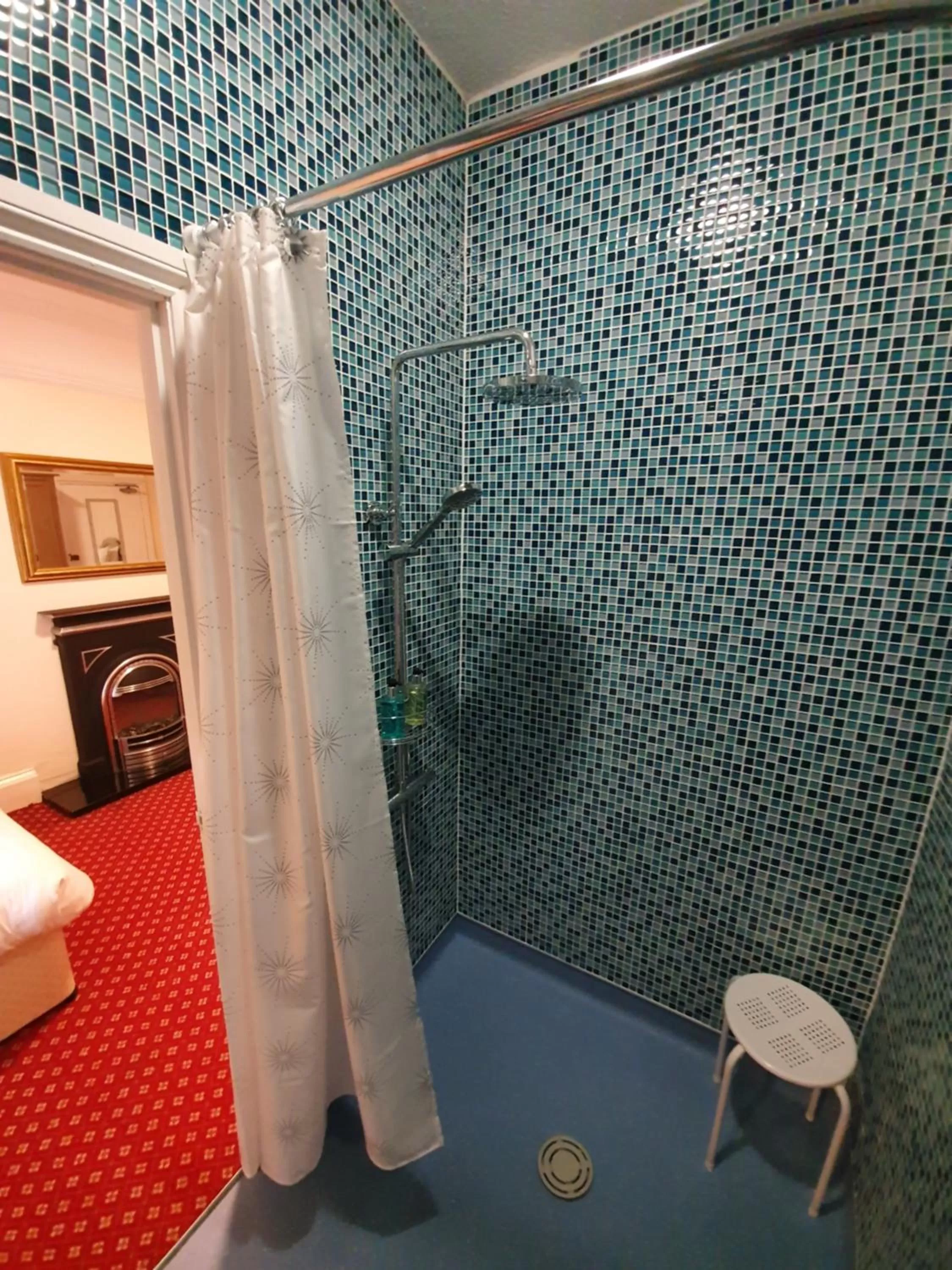 Shower in Alexandra Hotel