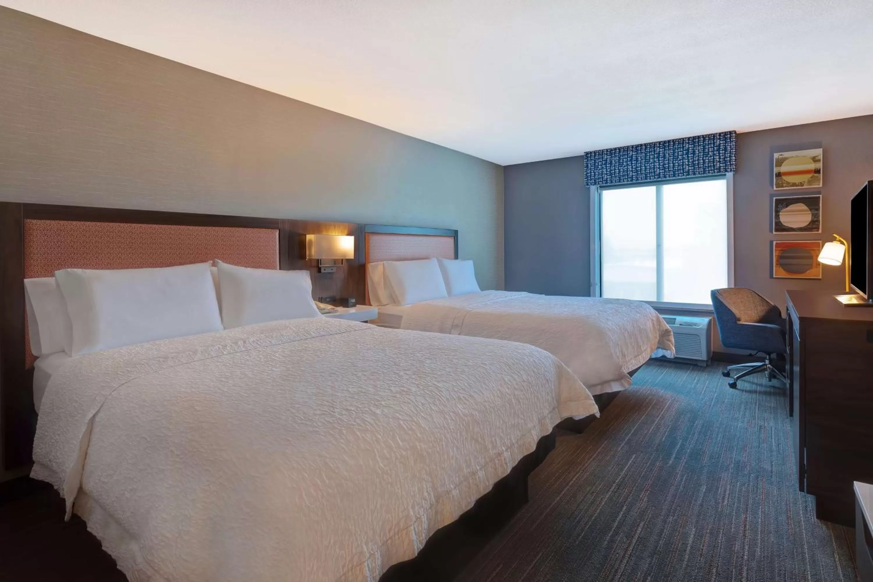 Bed in Hampton Inn & Suites Rohnert Park - Sonoma County