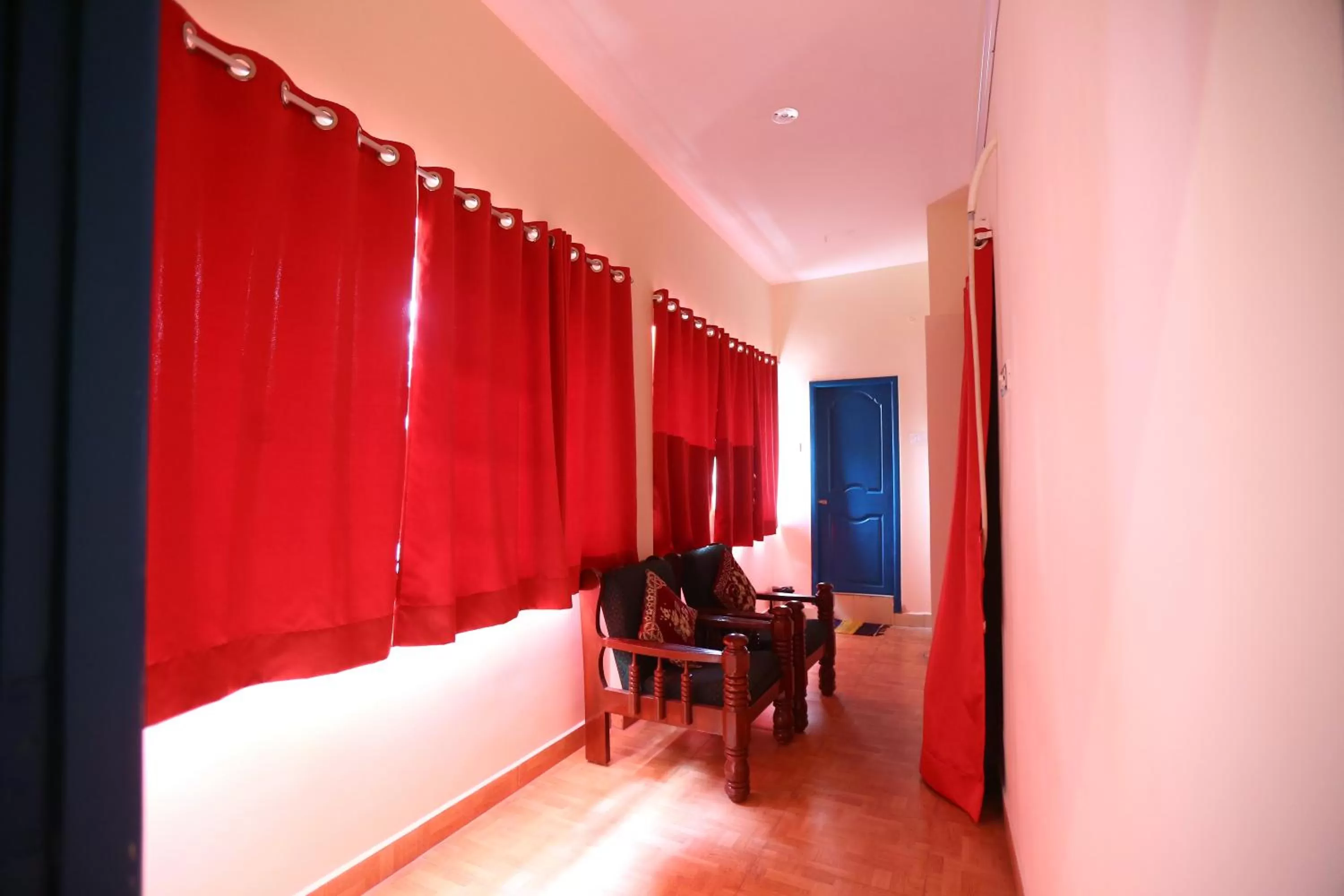 Seating area in Zingle Stay Airport Hotel