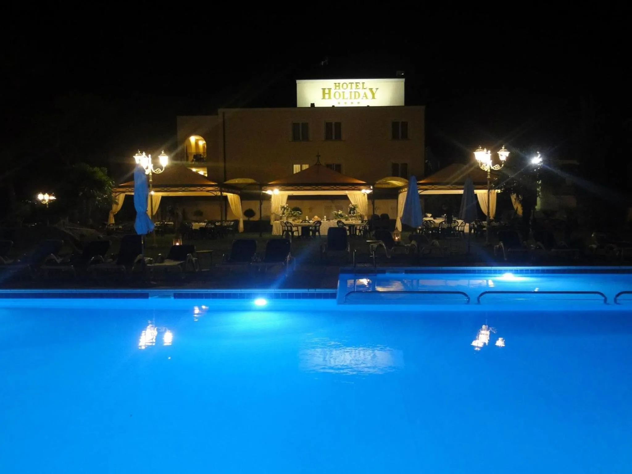 Night in Hotel Holiday Sul Lago