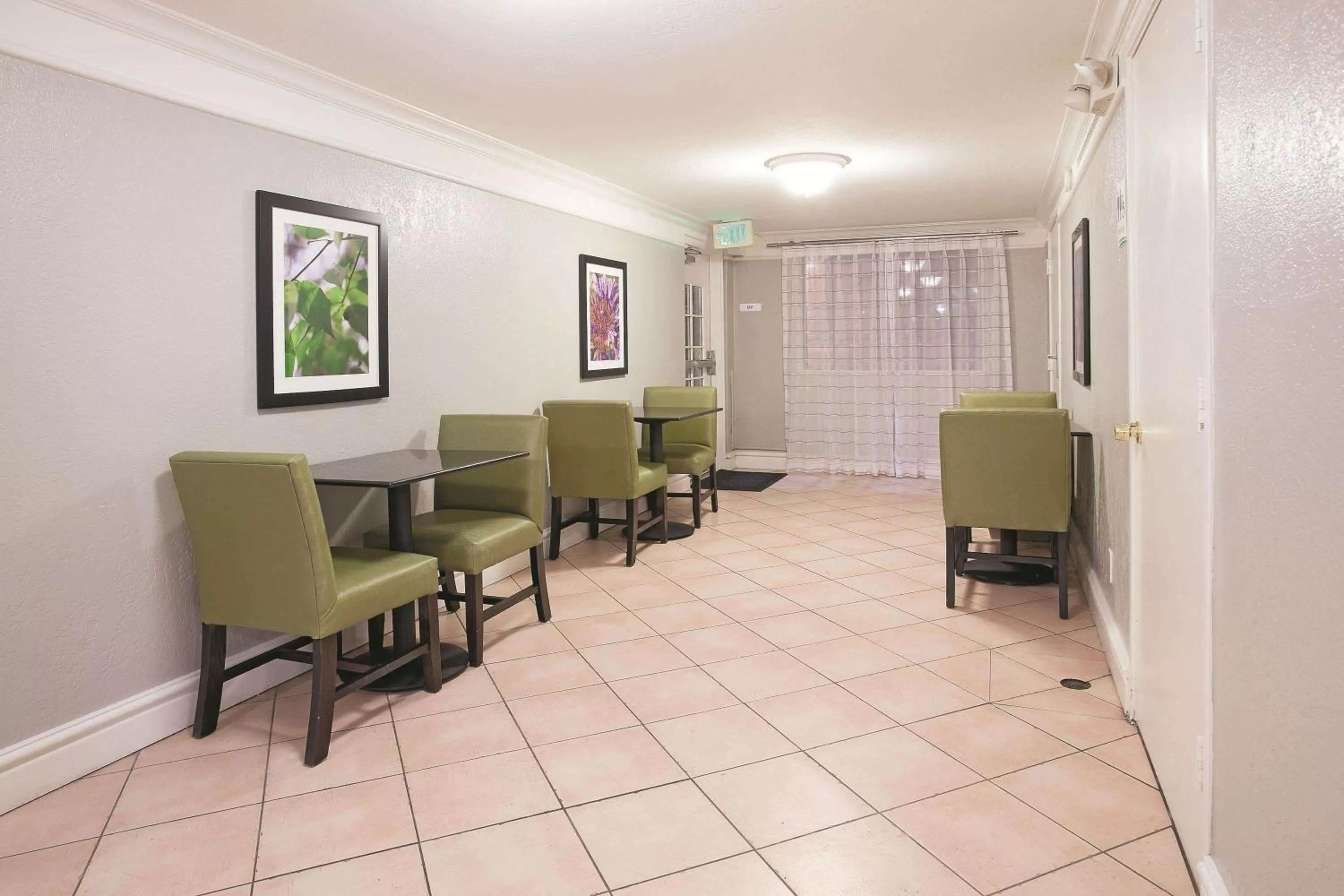 Lobby or reception in La Quinta Inn by Wyndham Salt Lake City Midvale