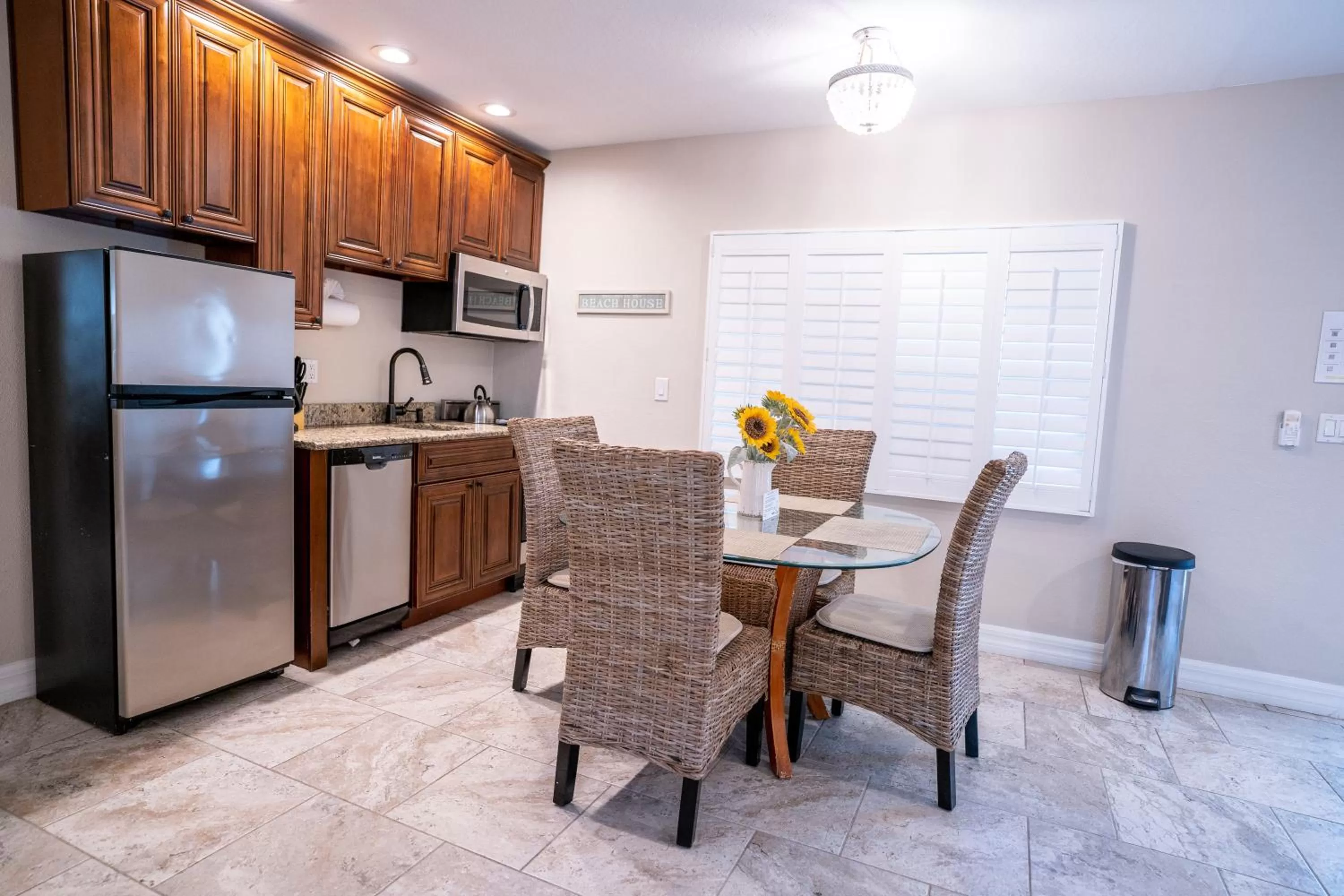 Kitchen or kitchenette in The Capri at Siesta