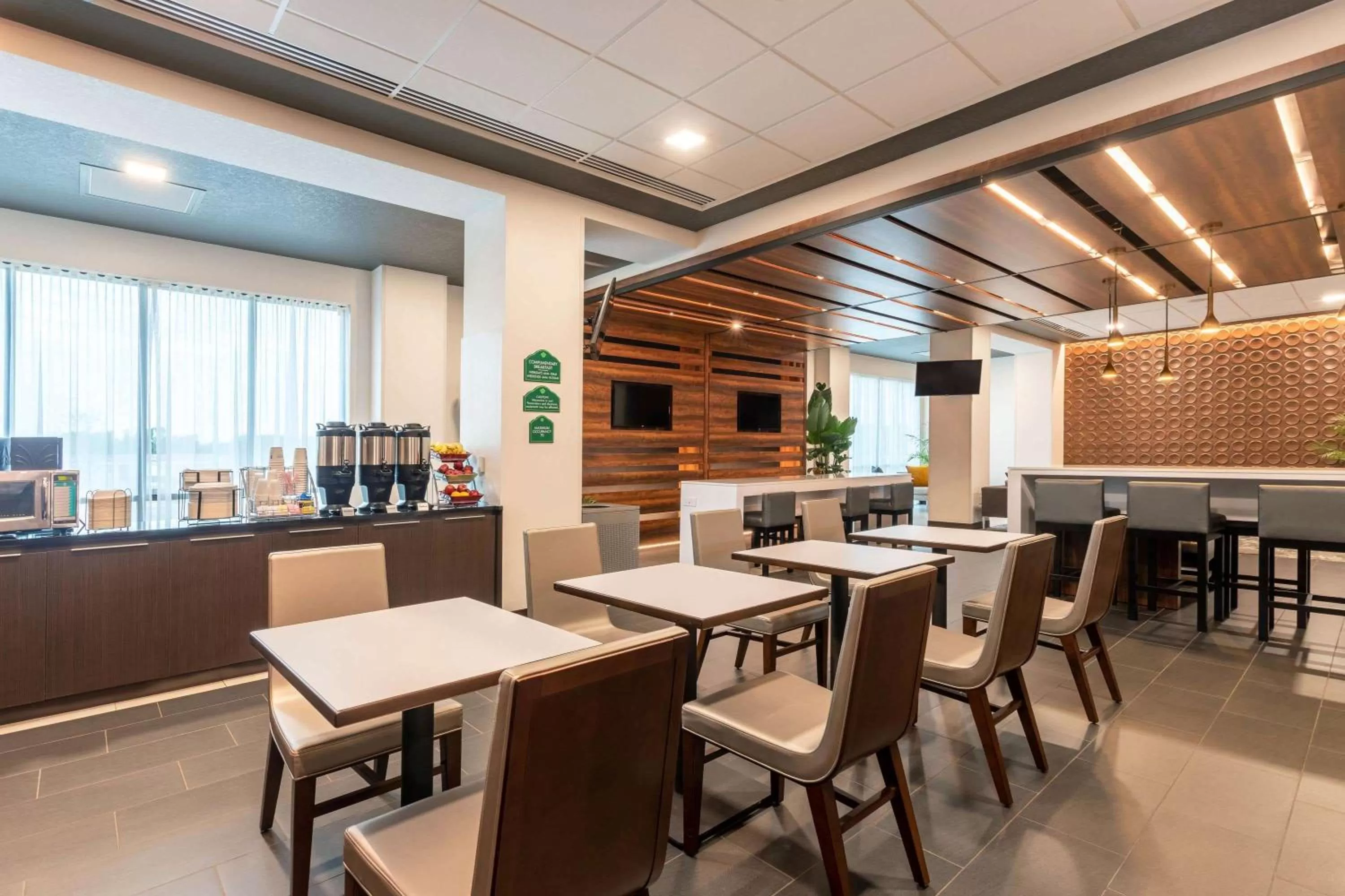 Restaurant/places to eat in Wingate by Wyndham Angola