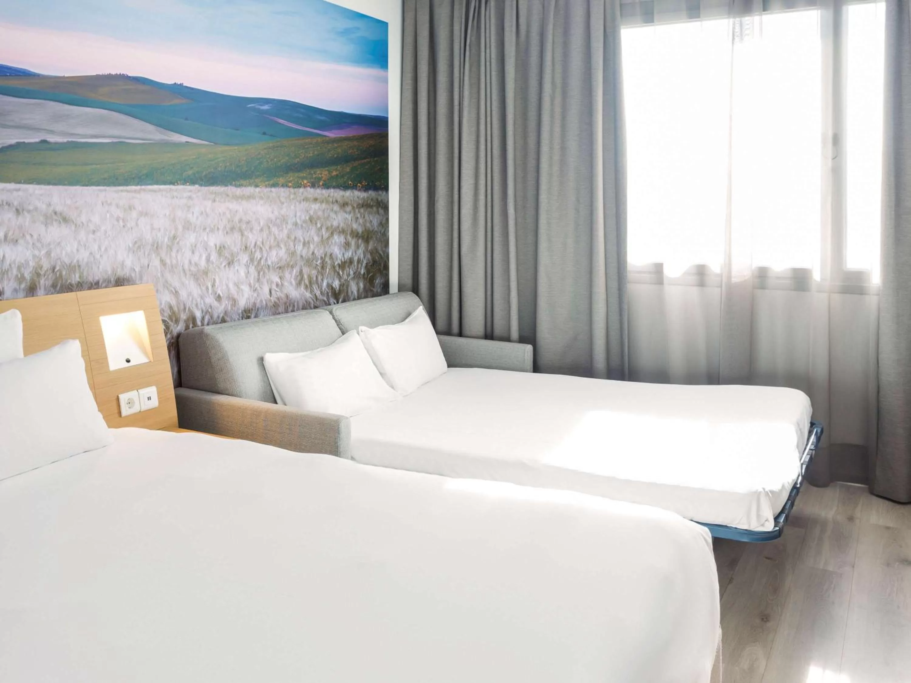 Photo of the whole room, Bed in Novotel Sevilla