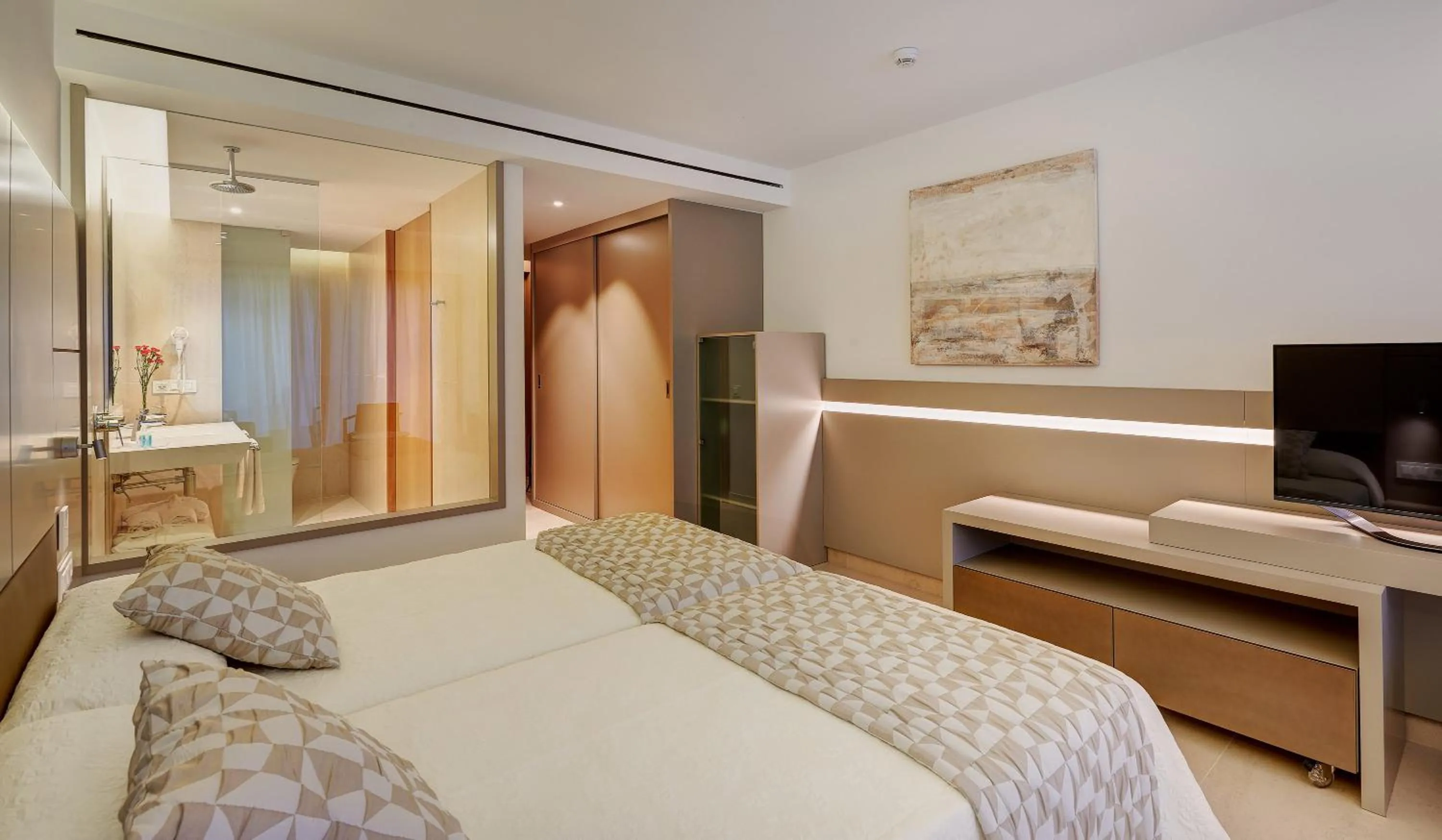 Bed in Hipotels Gran Playa de Palma