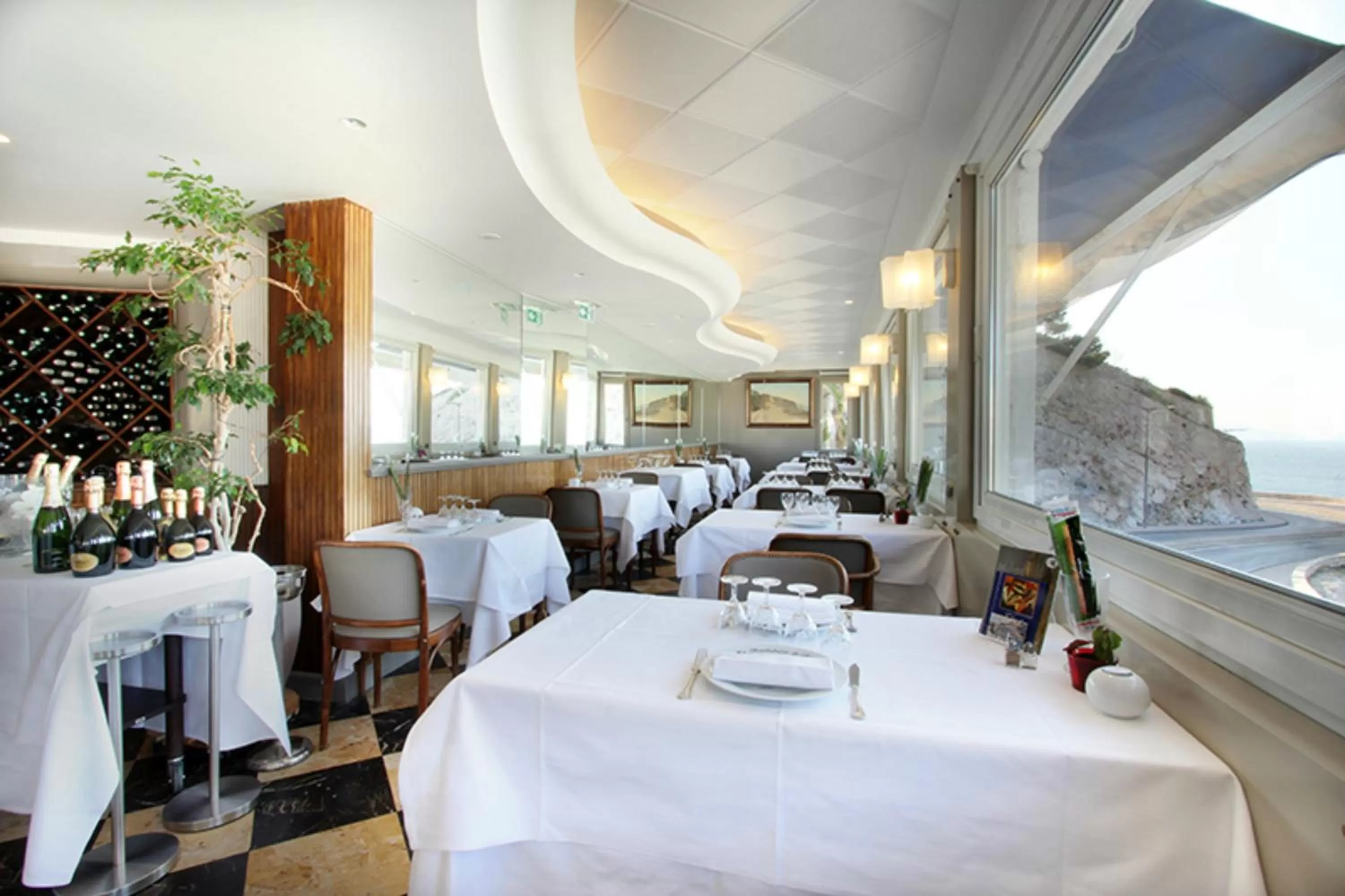 Restaurant/places to eat in Le Rhul