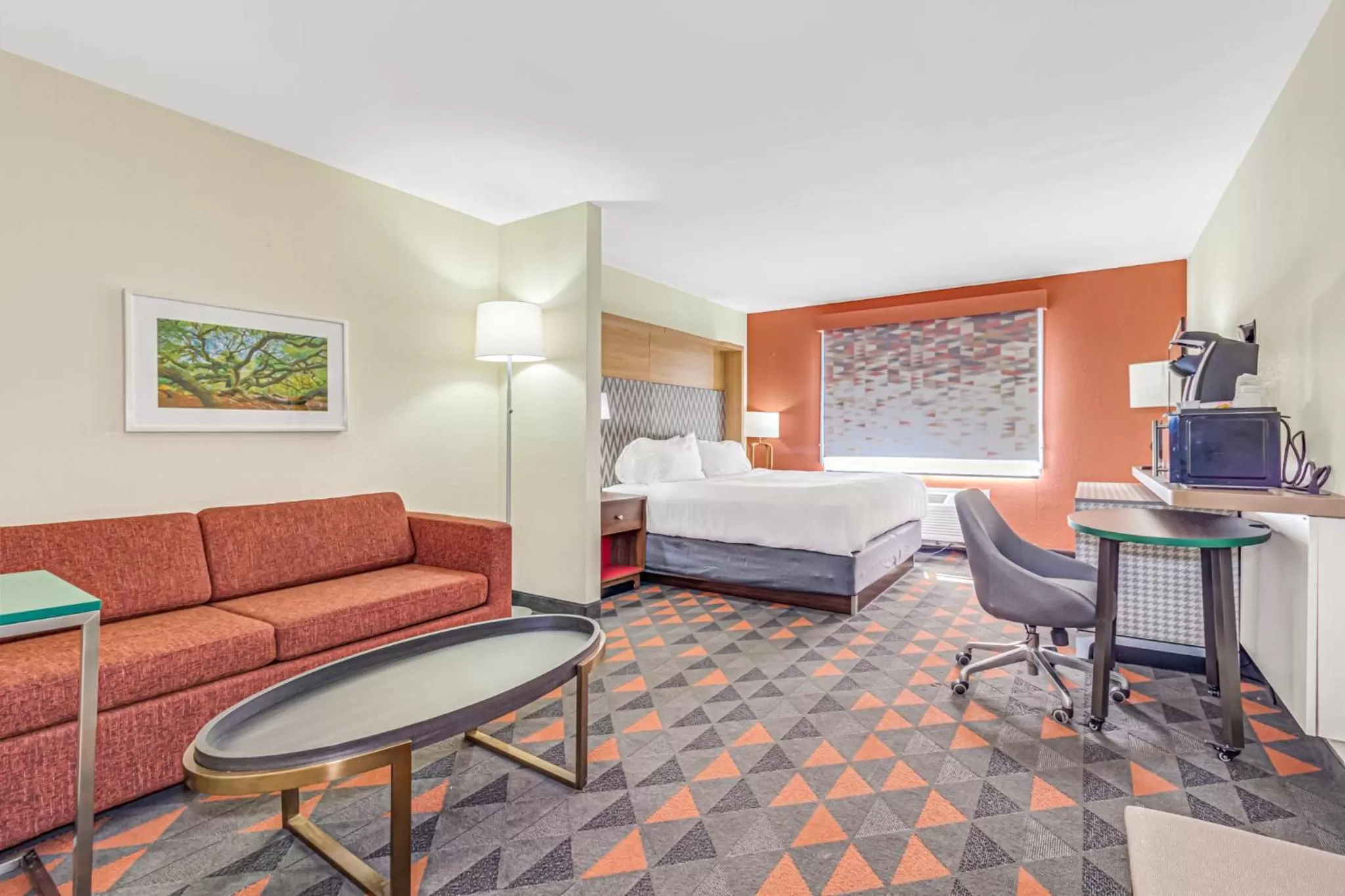 Photo of the whole room, Bed in Holiday Inn Spartanburg Northwest
