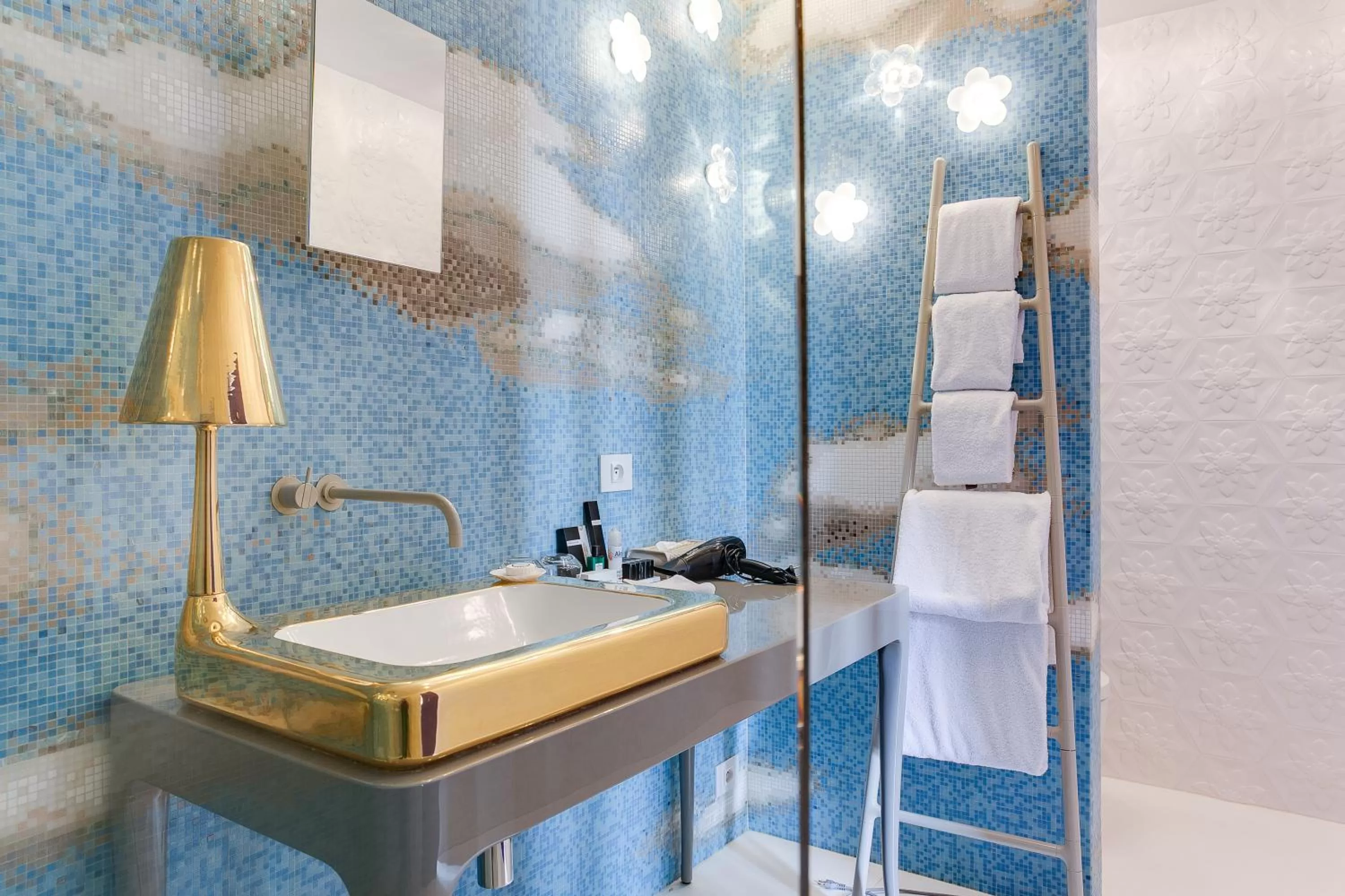 Bathroom in Hotel De Witte Lelie -Small Luxury Hotels of the World
