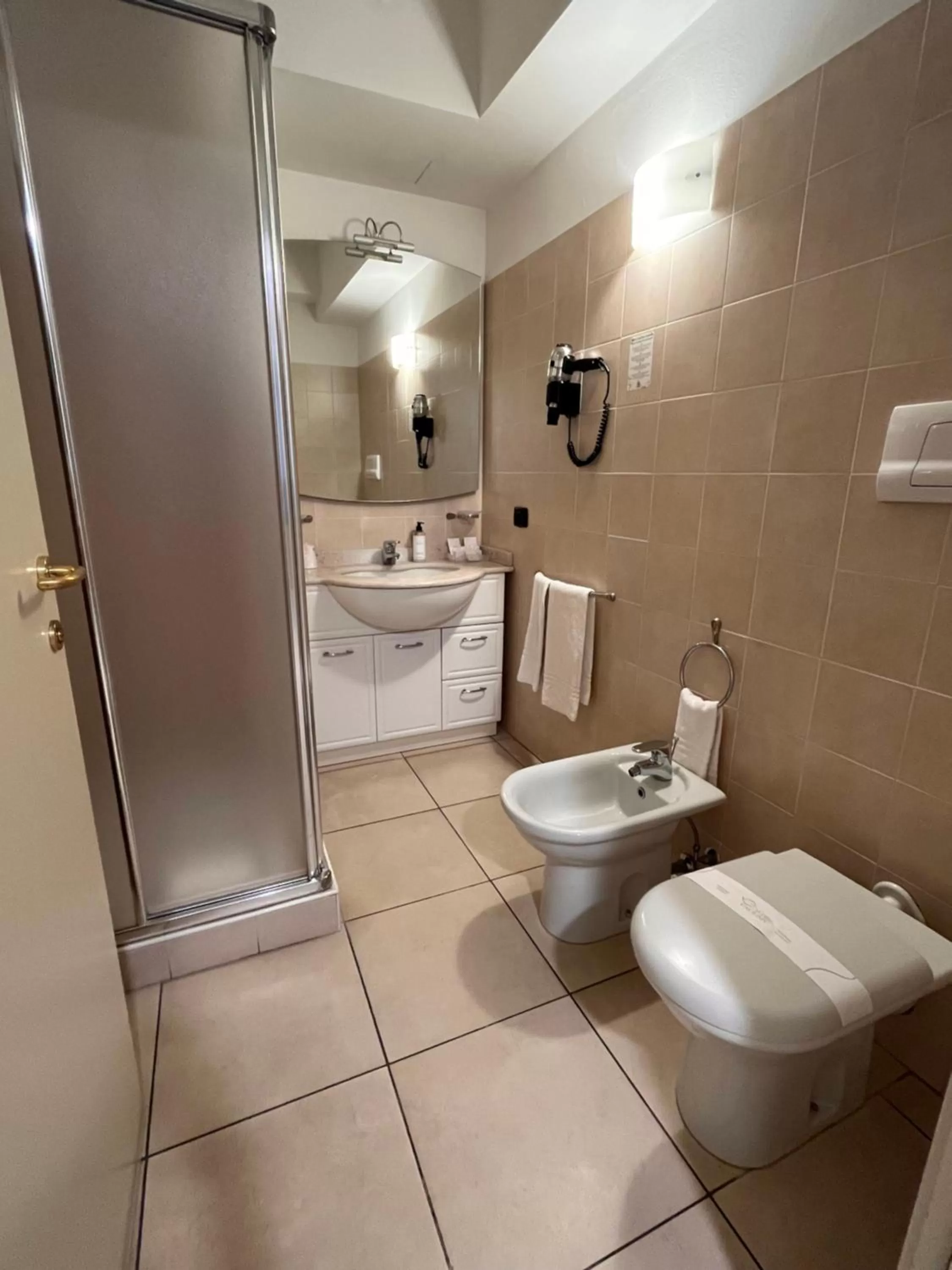 Shower in Hotel Lovere Resort & Spa