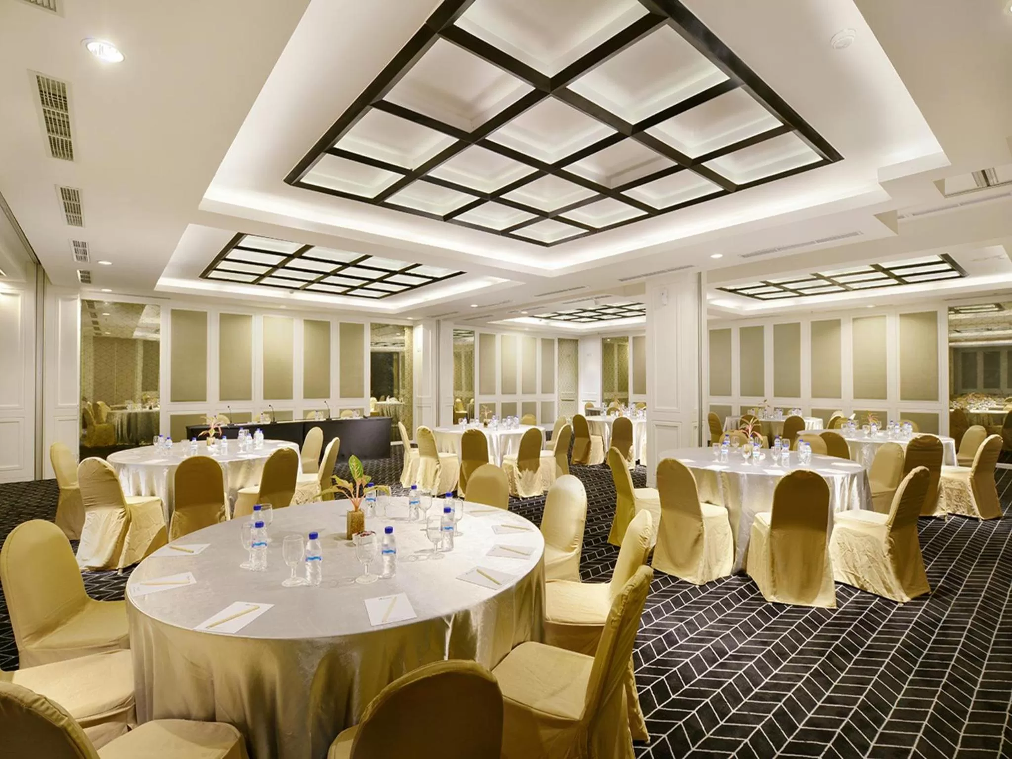Meeting/conference room in Swiss-Belinn Tunjungan Surabaya