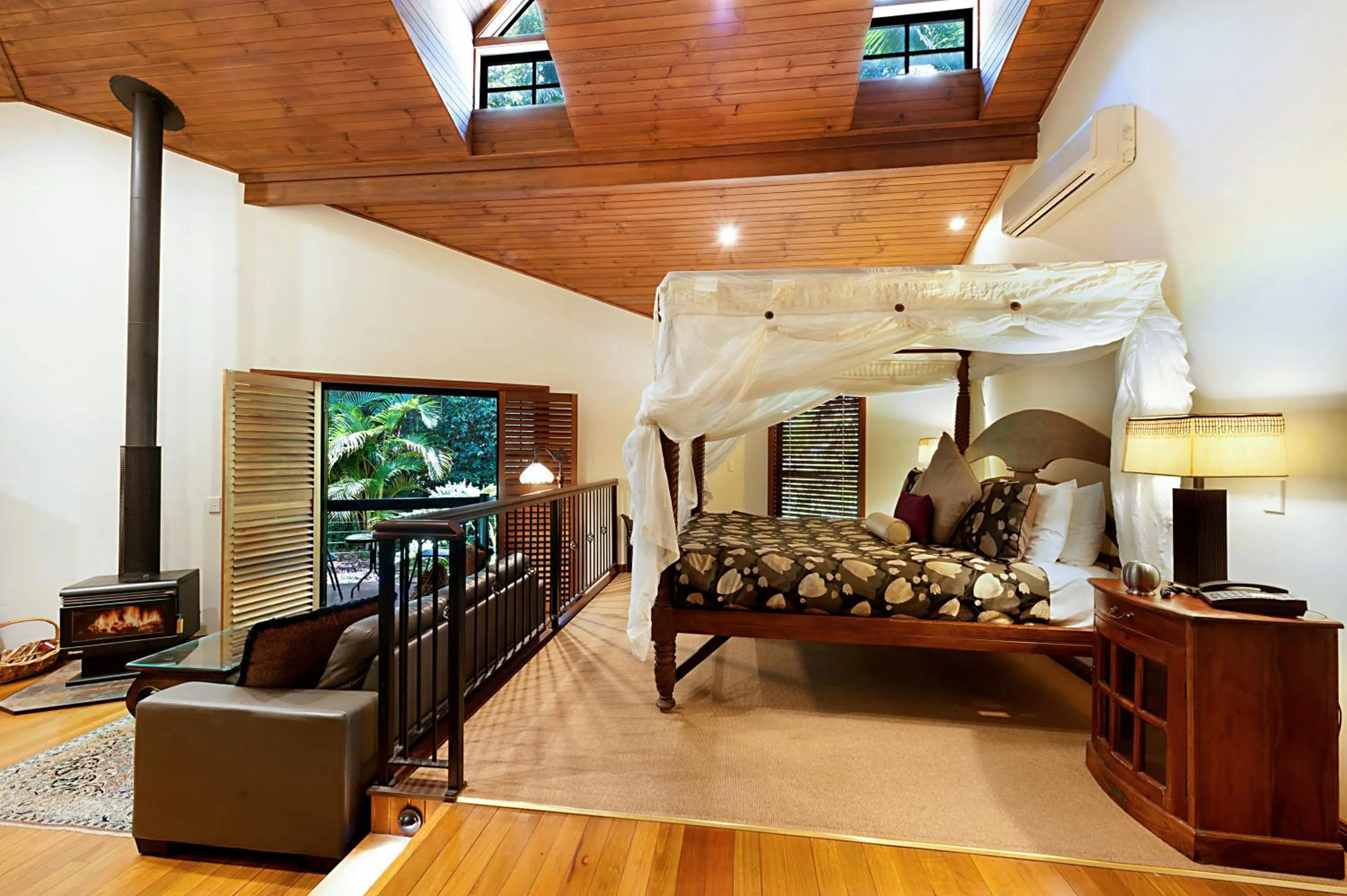 Photo of the whole room, Bed in Escarpment Retreat & Day Spa for Couples