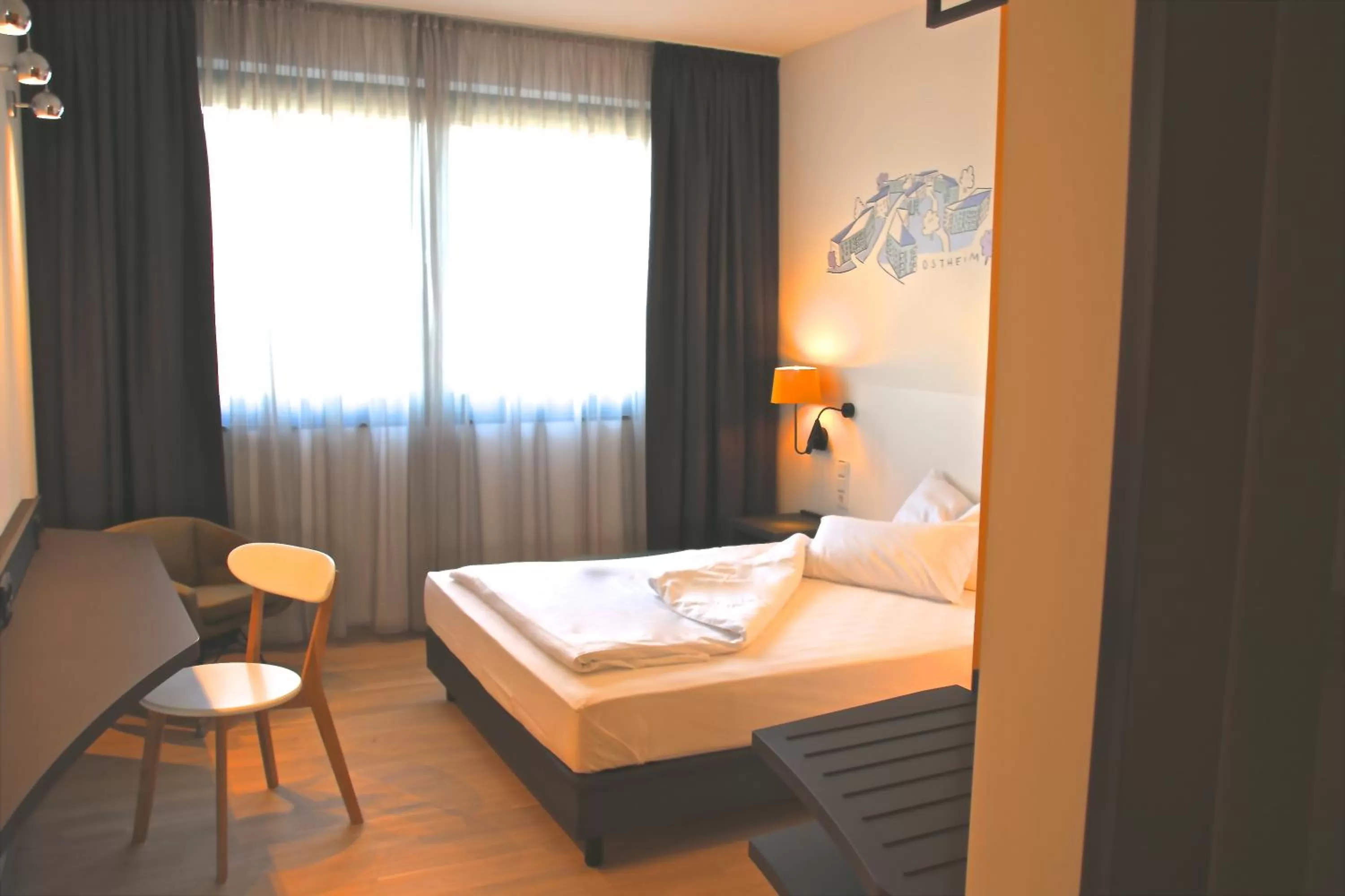 Photo of the whole room, Bed in Hotel im LESKANPark